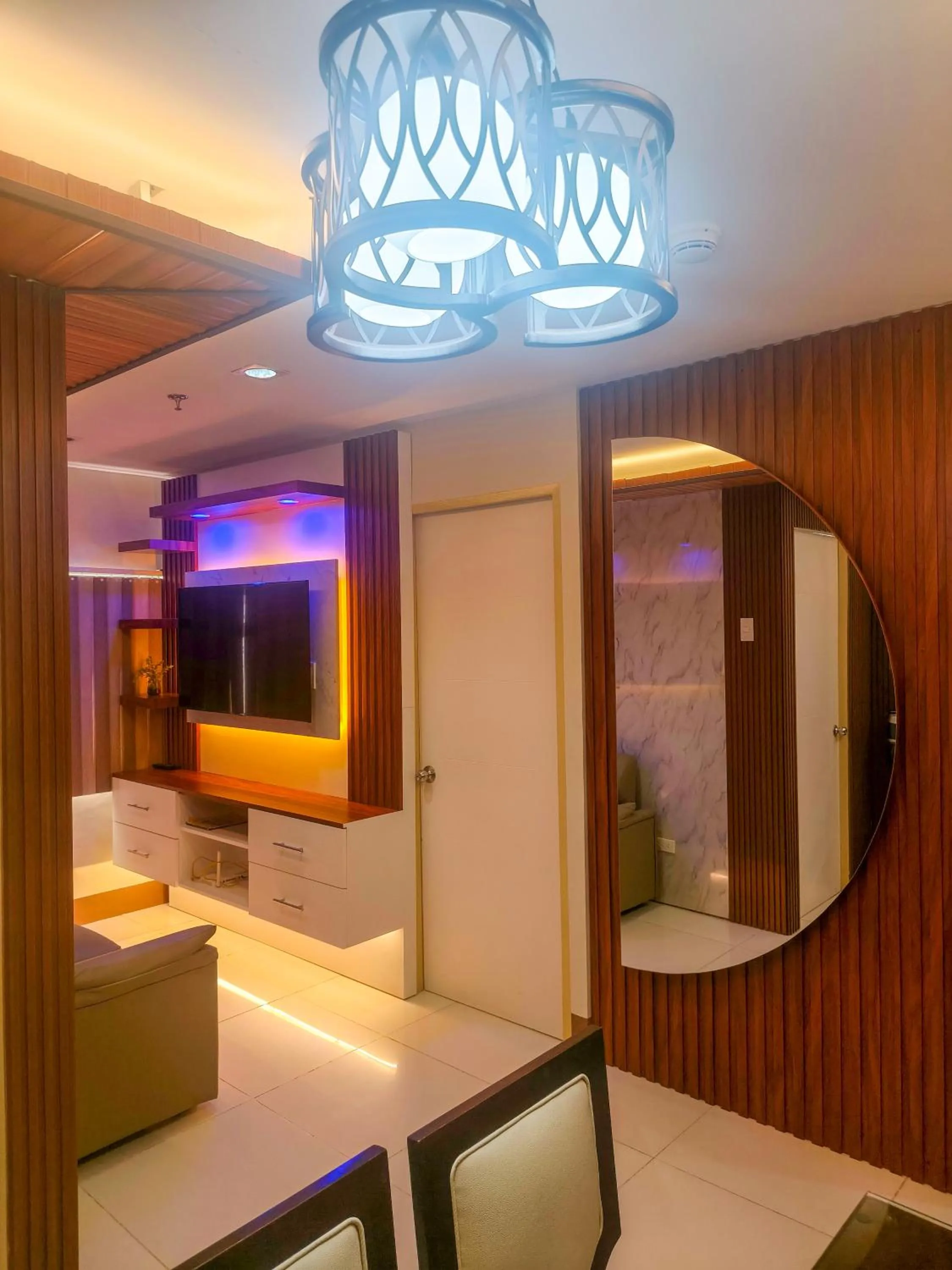 2 Bedroom Condo @ Midpoint Residences w/ City View