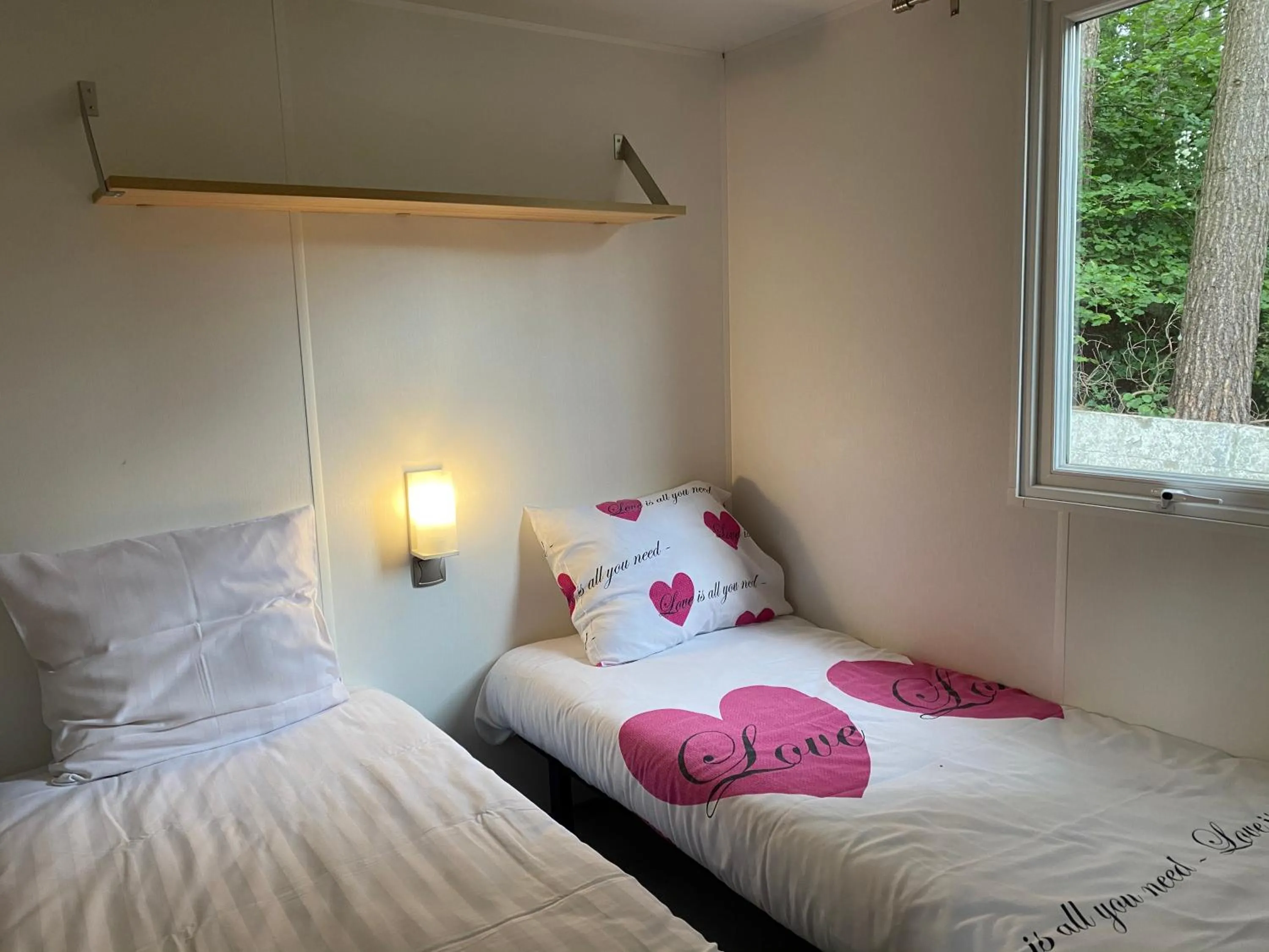 Bed in Vakantiepark Breebos