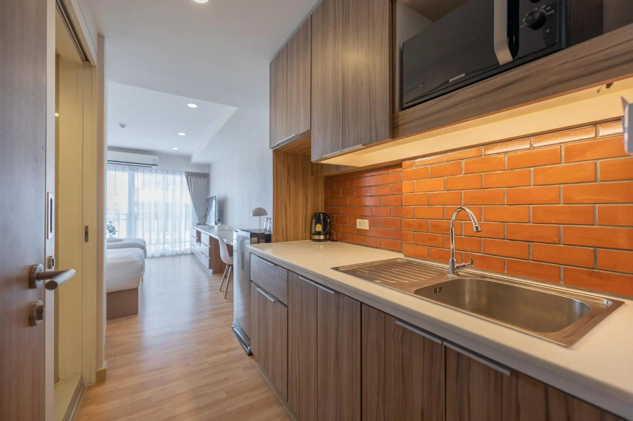 microwave in Exoresidence The Heart of Chinatown