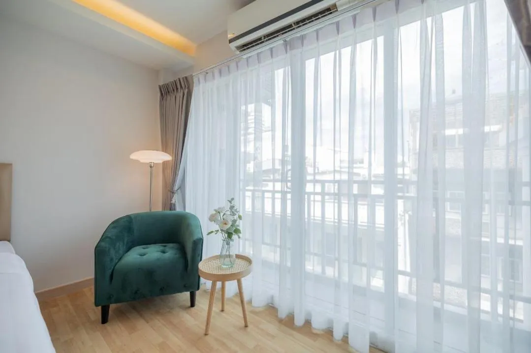 Balcony/Terrace, Bed in Exoresidence The Heart of Chinatown