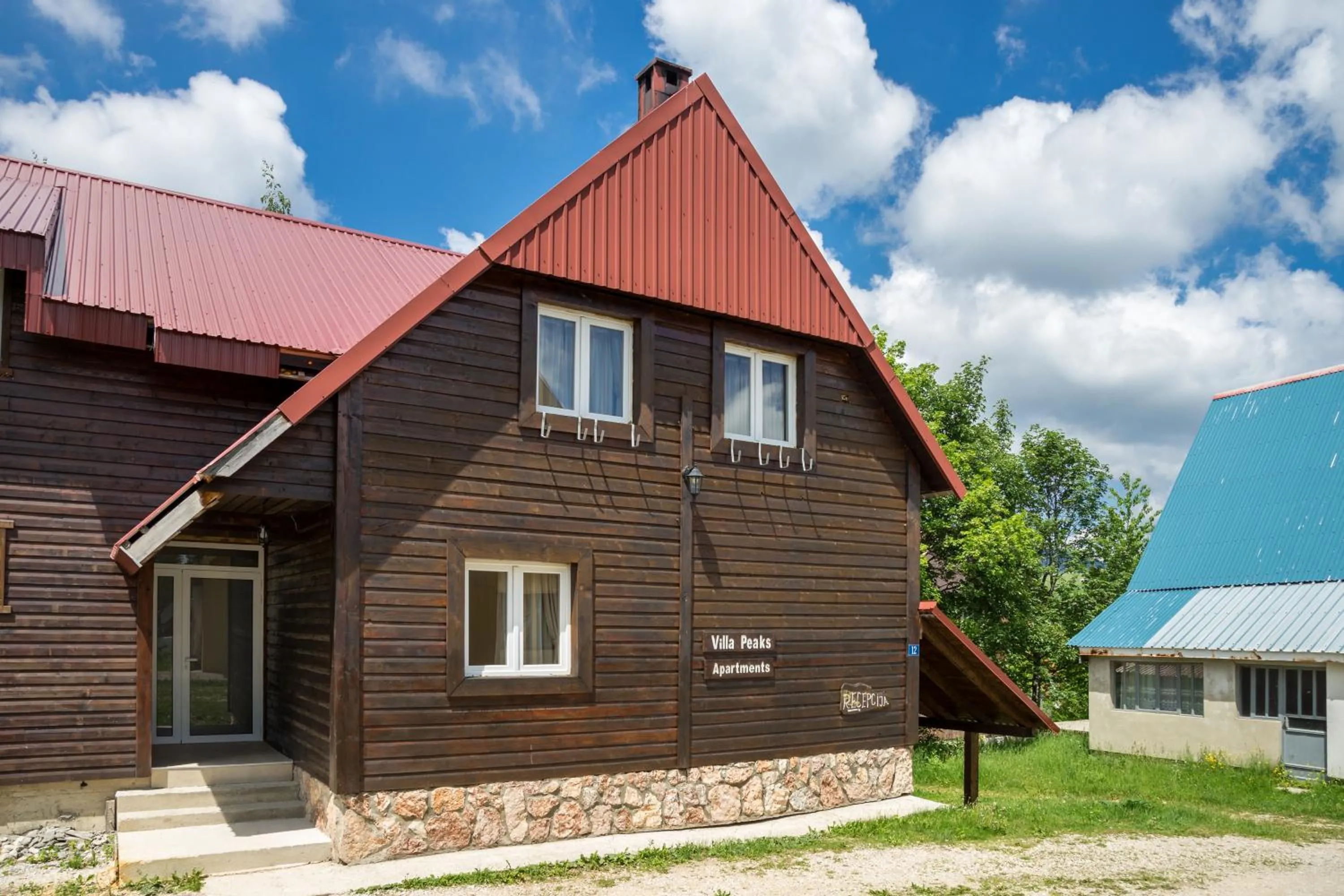 Property building in Apartments Peaks