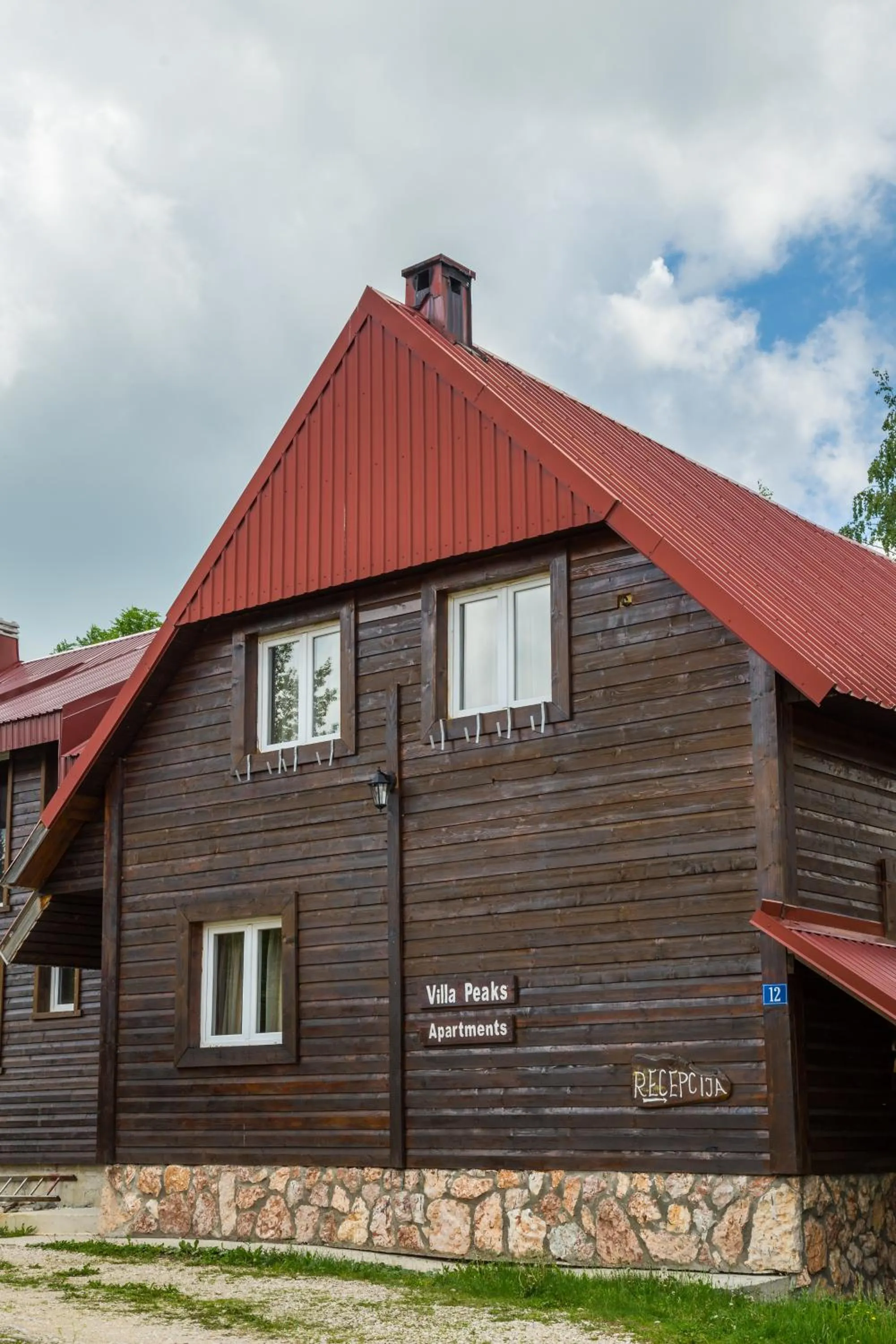 Property building in Apartments Peaks