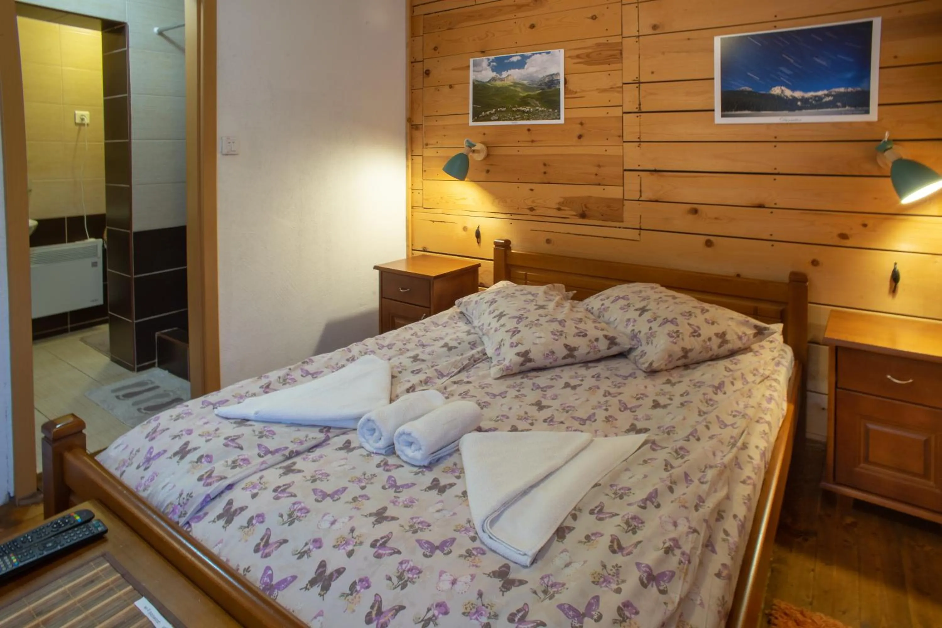 Bed in Apartments Peaks