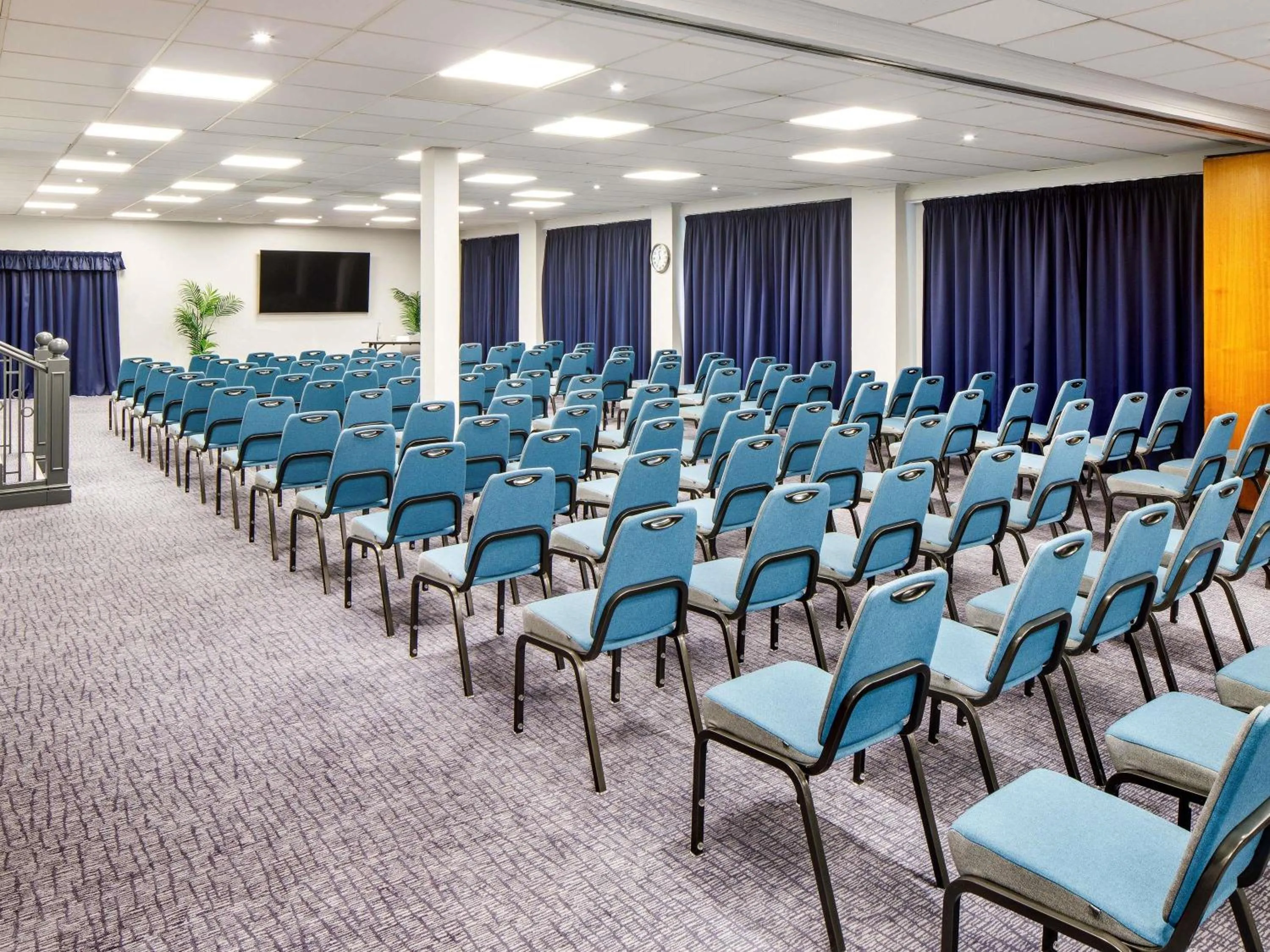 Meeting/conference room in Mercure Cardiff North Hotel