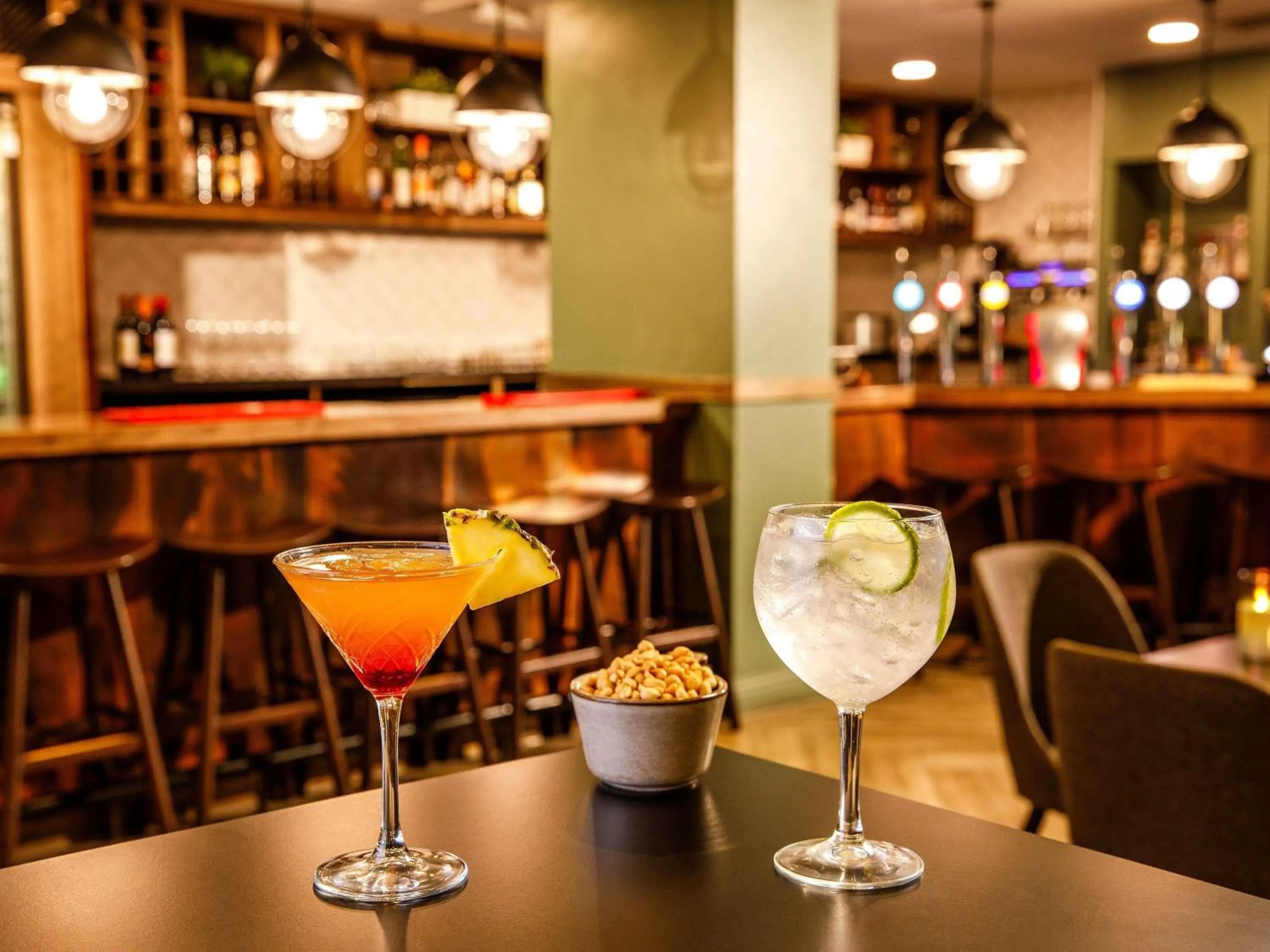 Lounge or bar in Mercure Cardiff North Hotel