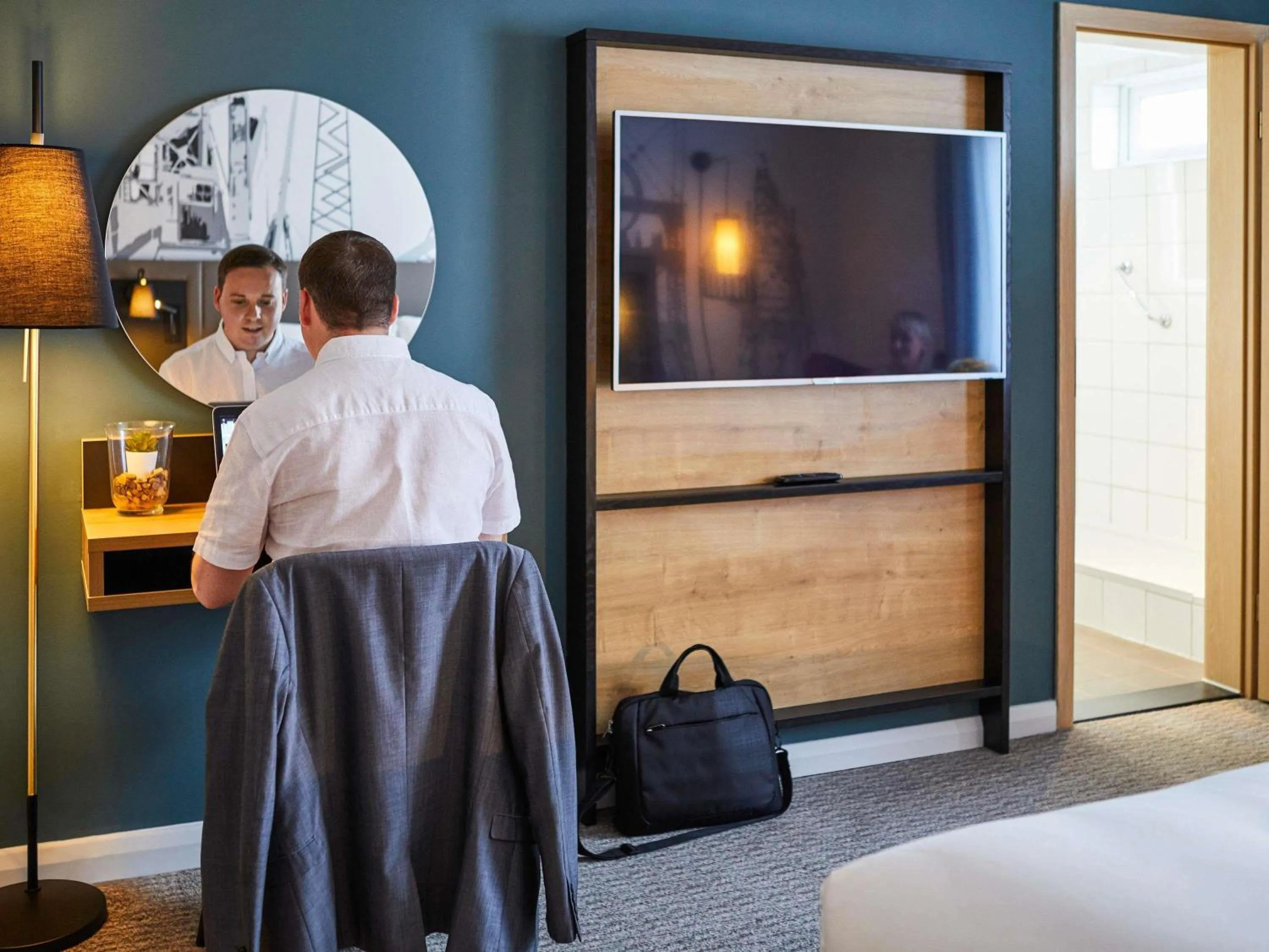 Bedroom, Bed in Mercure Cardiff North Hotel