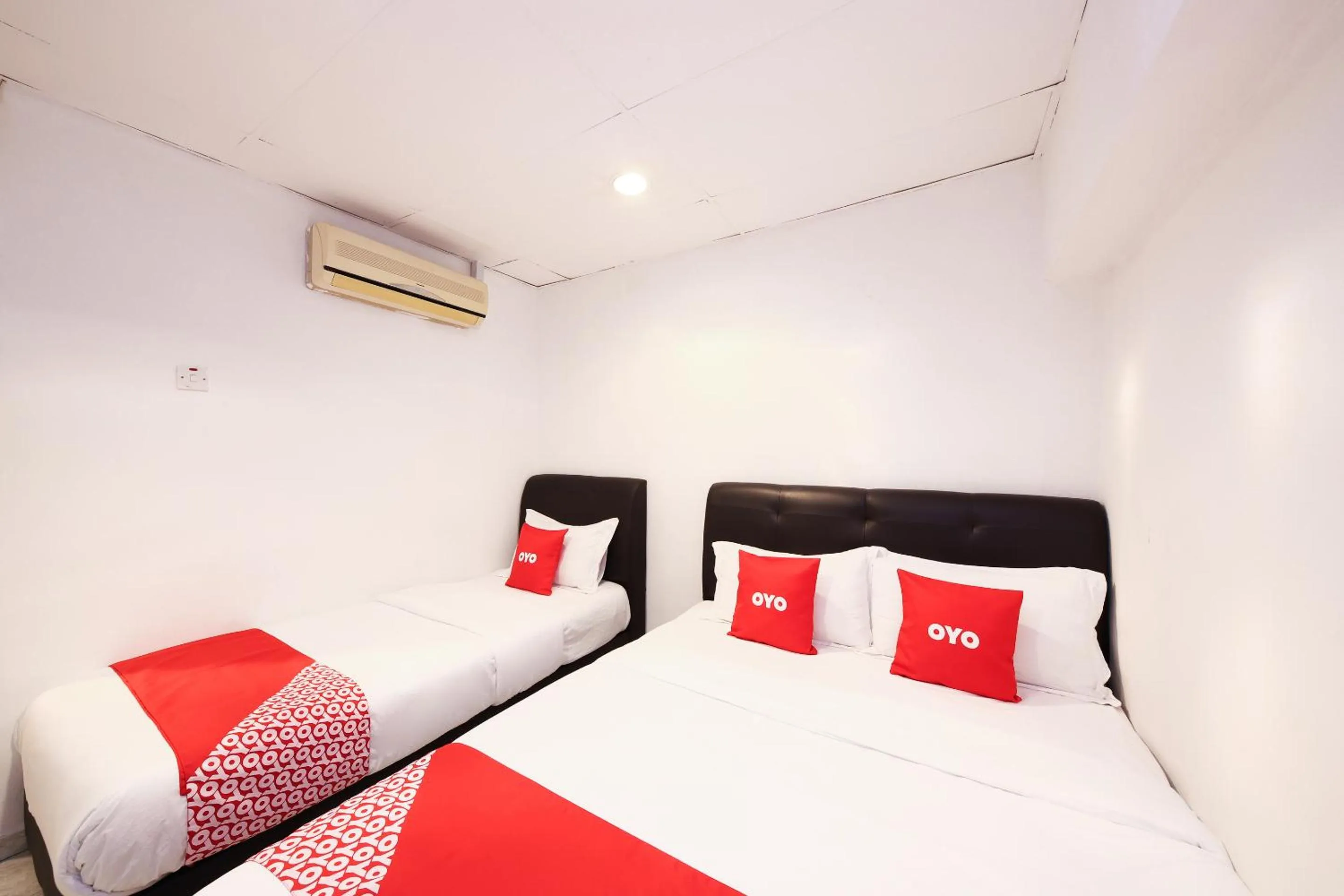 Photo of the whole room in Azimaju Guesthouse