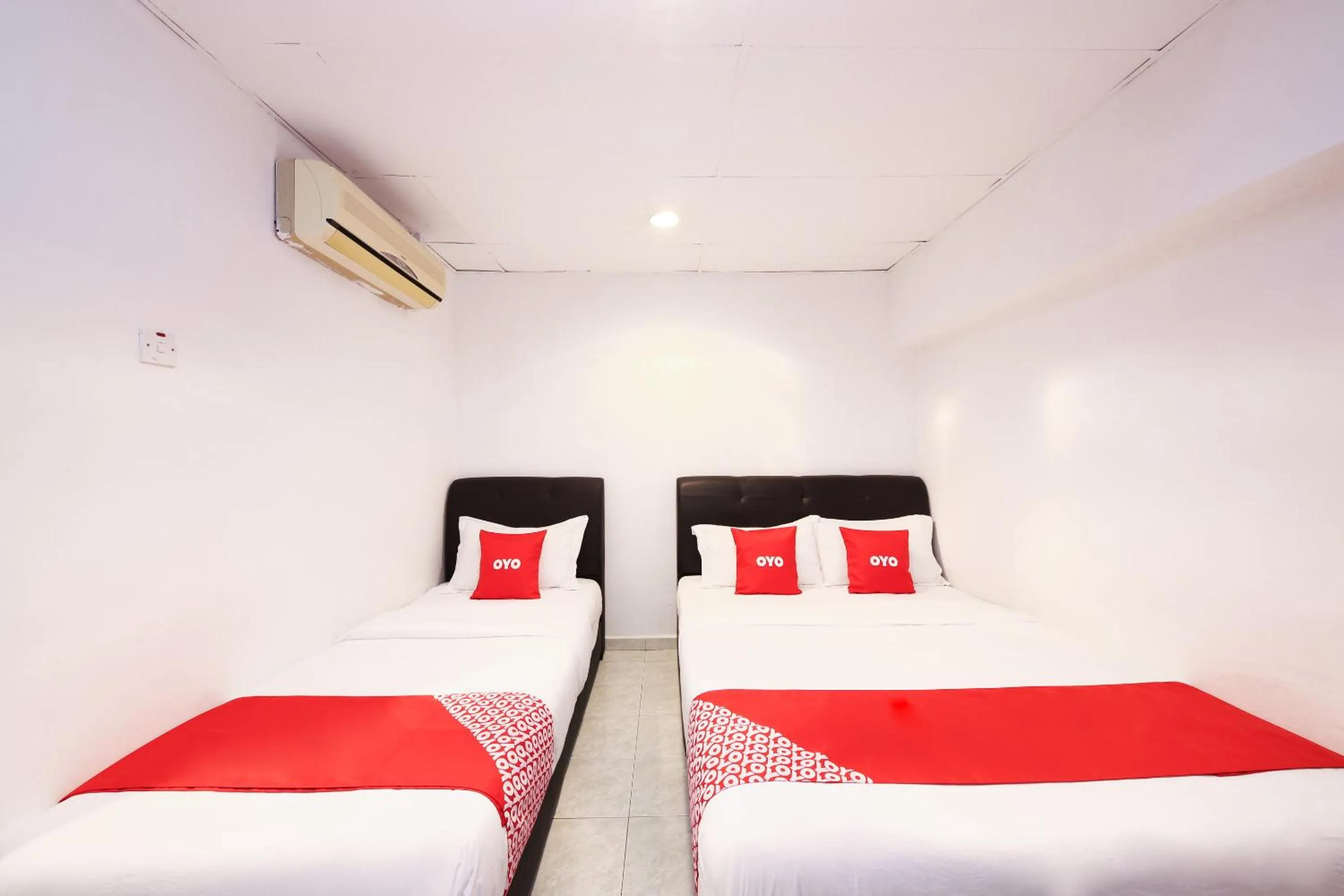 Photo of the whole room in Azimaju Guesthouse