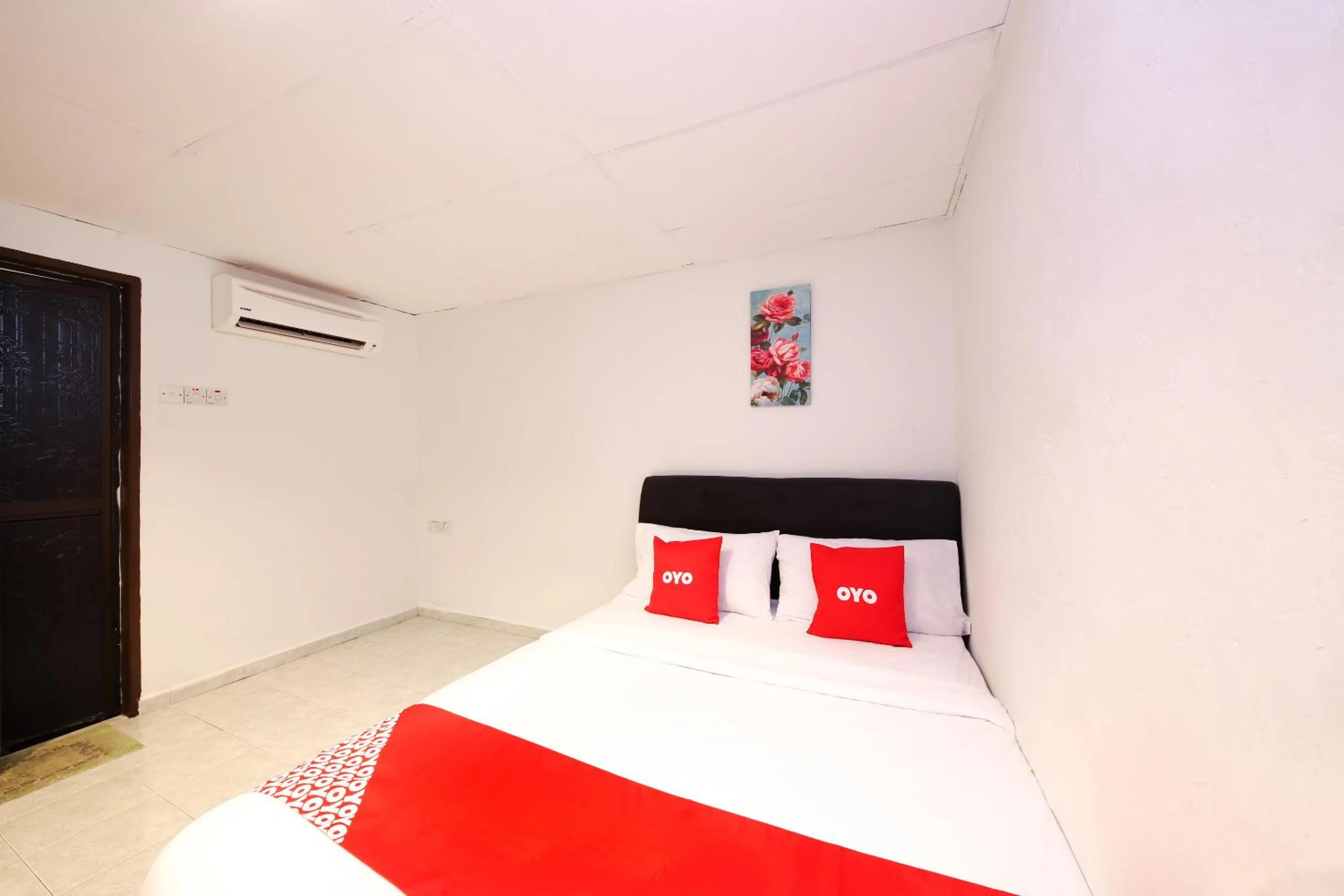 Photo of the whole room in Azimaju Guesthouse