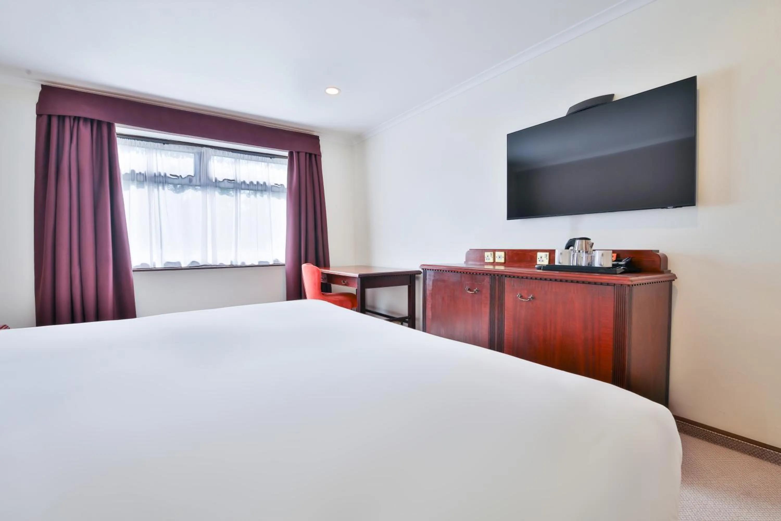 TV and multimedia, Bed in The Copthorne Hotel Cardiff