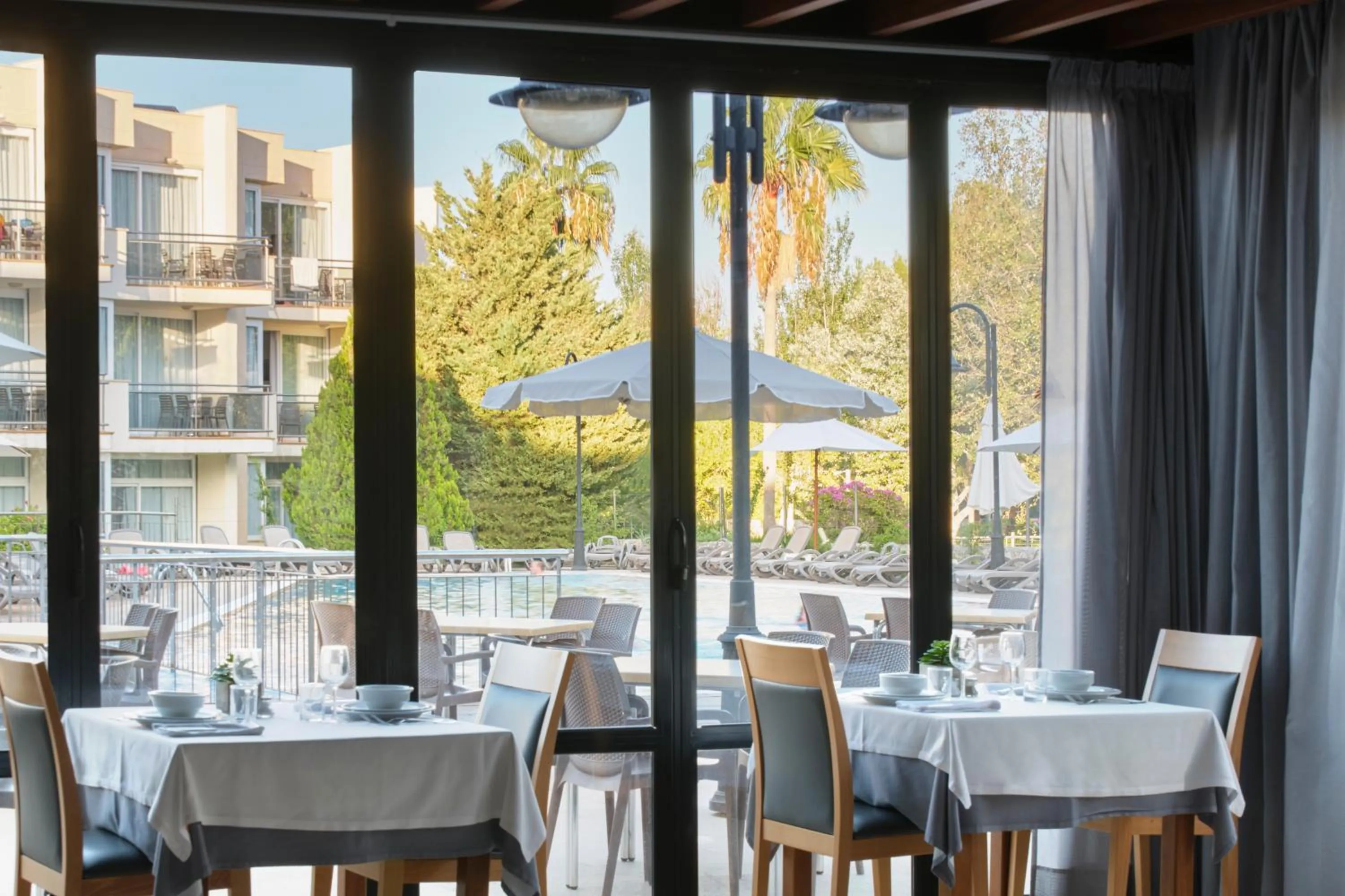 Restaurant/places to eat in Duvabitat Apartments