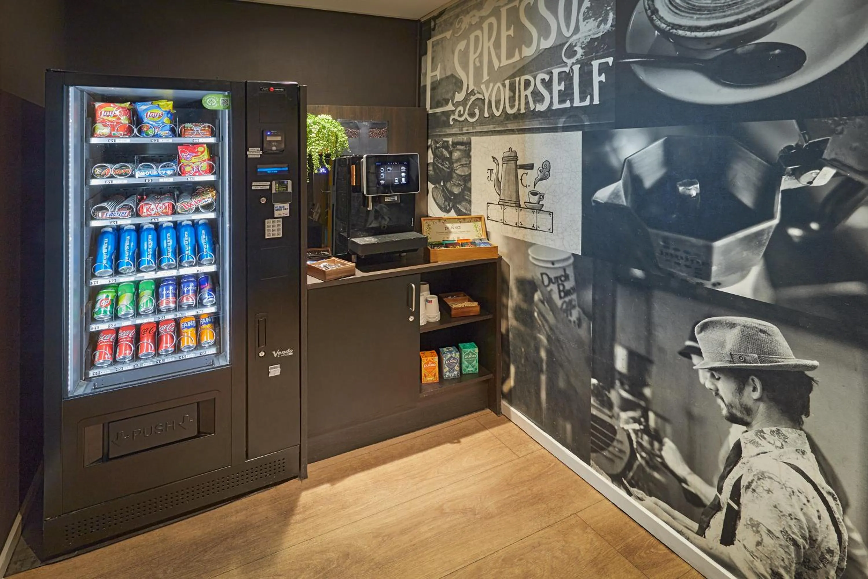 Coffee/tea facilities in Nova Hotel