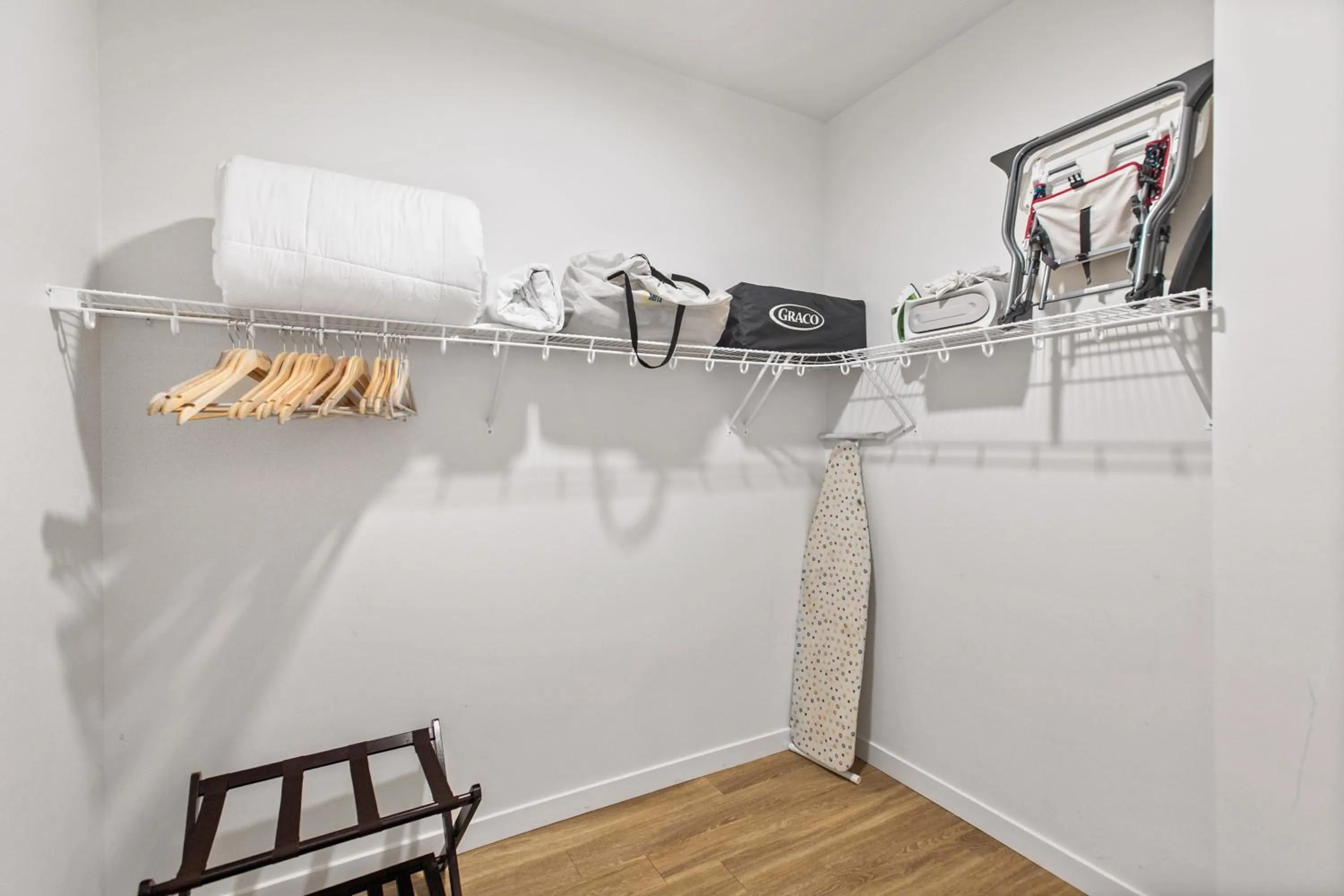 flat iron in Airy and Open Corner Loft - 92 Walkscore