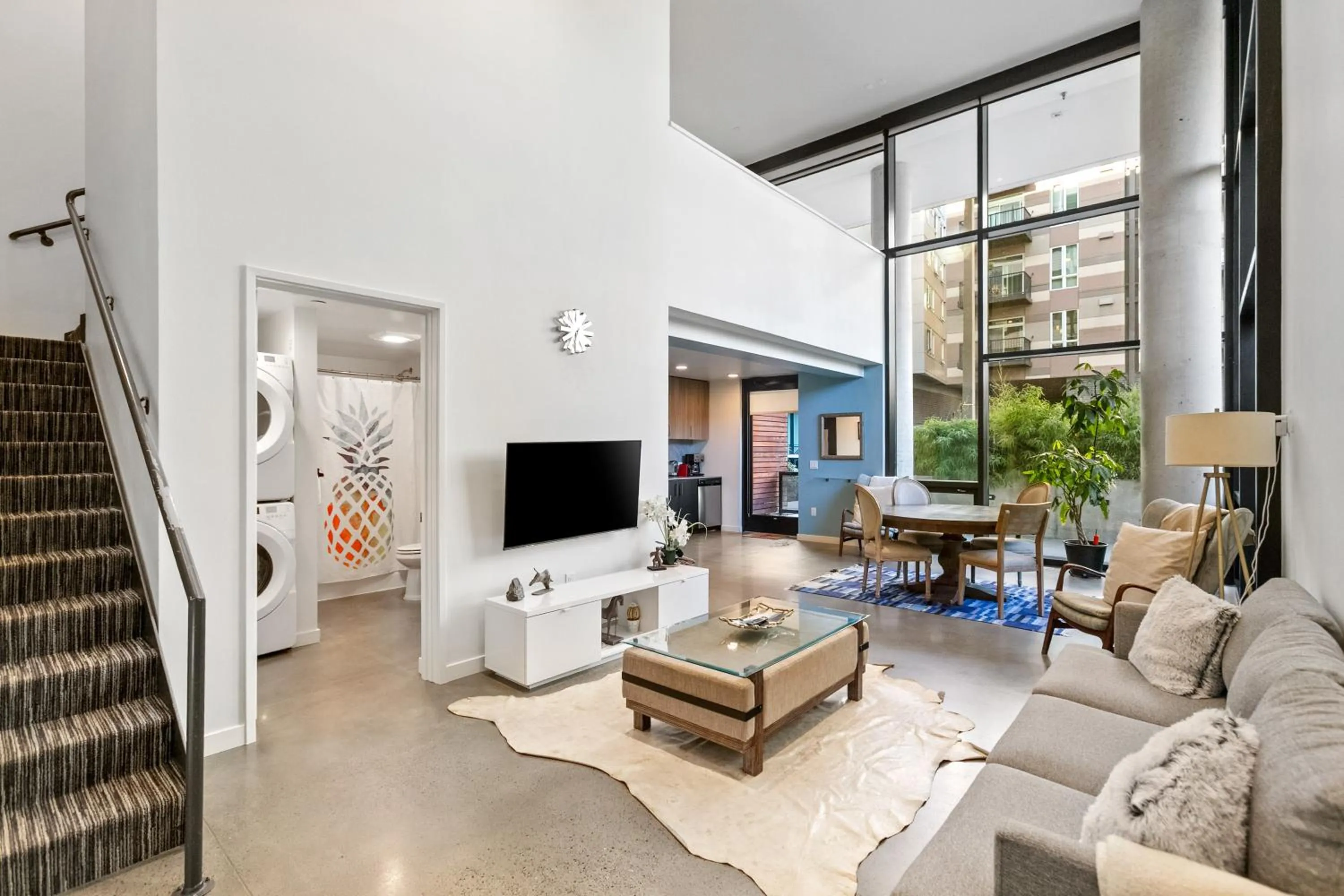 Living room in Airy and Open Corner Loft - 92 Walkscore