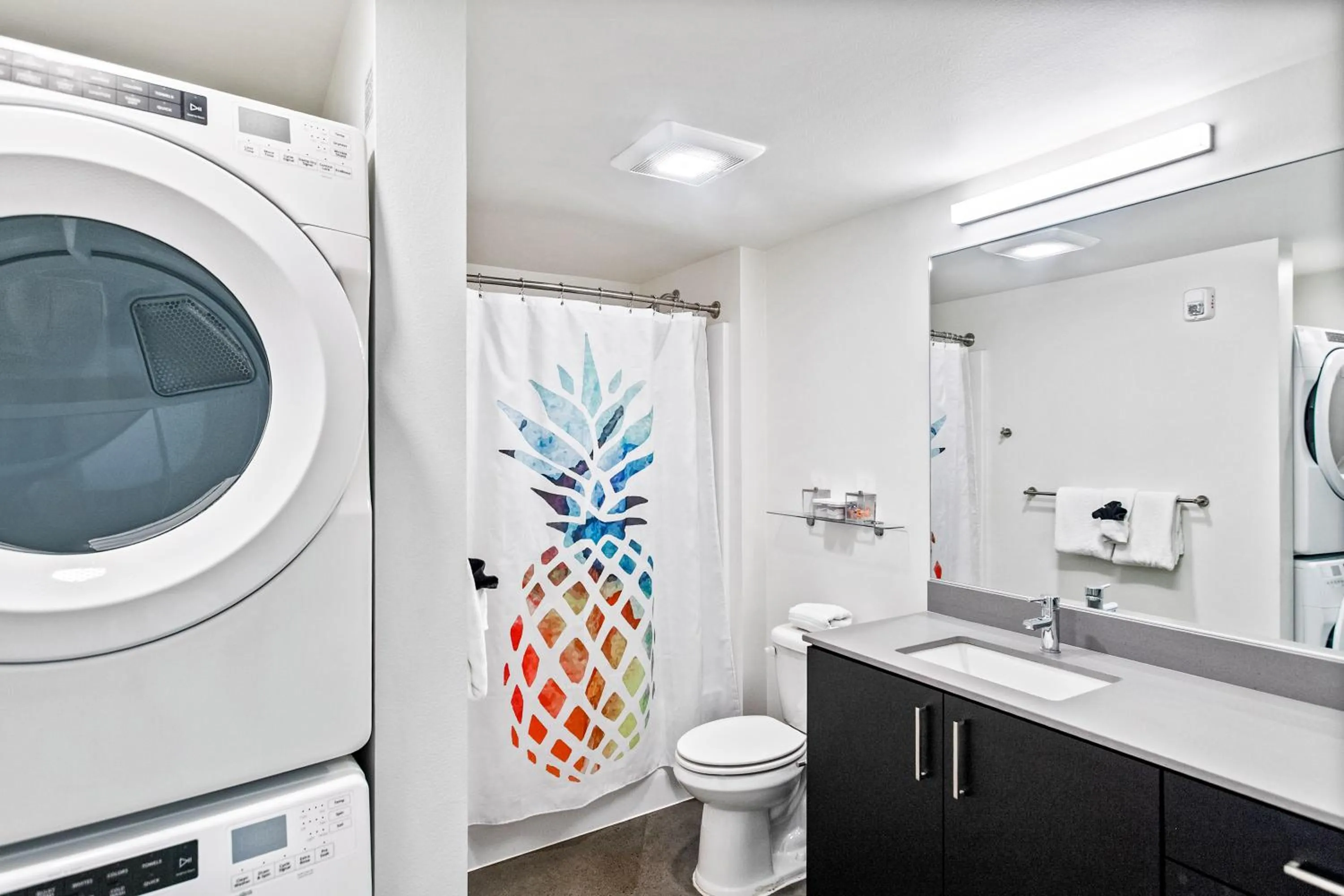 Bathroom in Airy and Open Corner Loft - 92 Walkscore