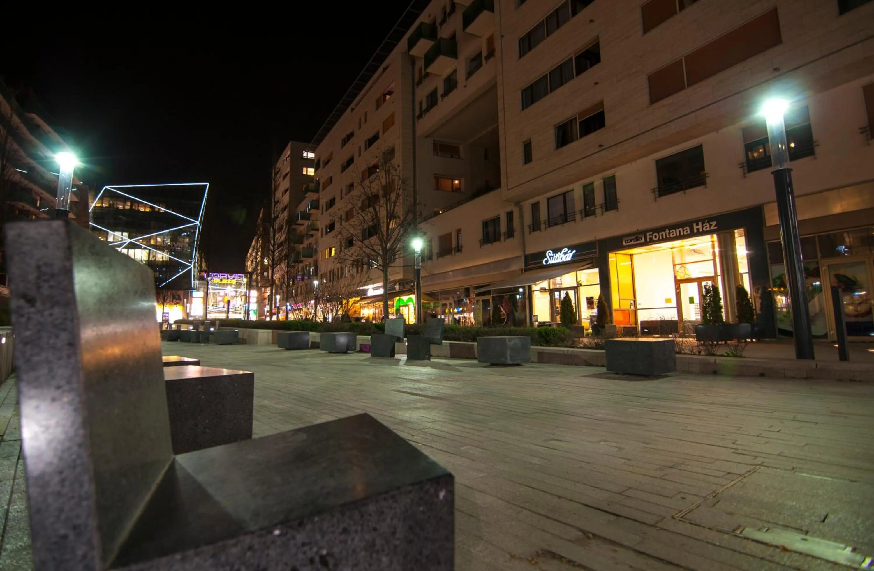 Facade/entrance in Corvin Center Suites
