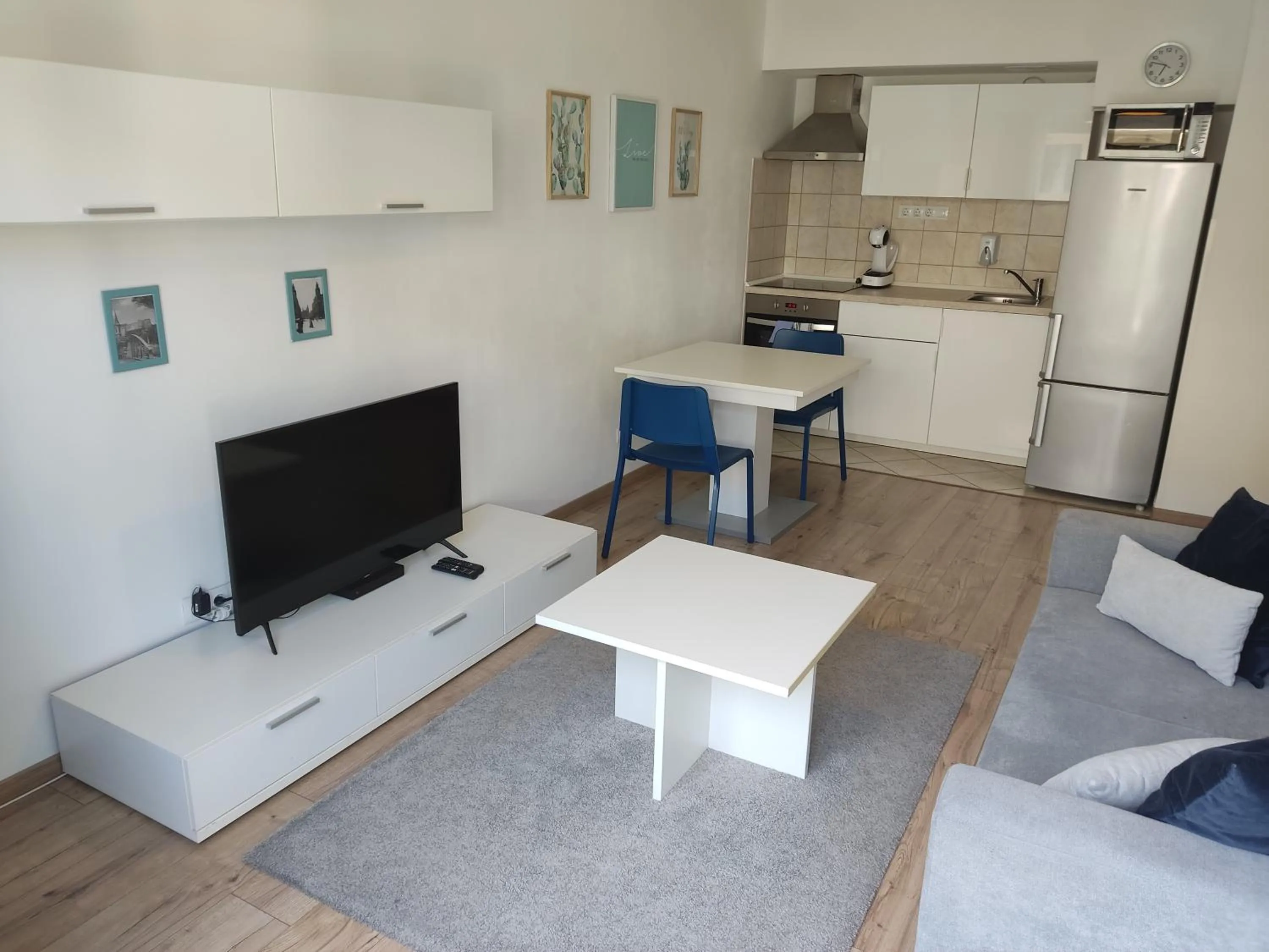 Living room in Corvin Center Suites