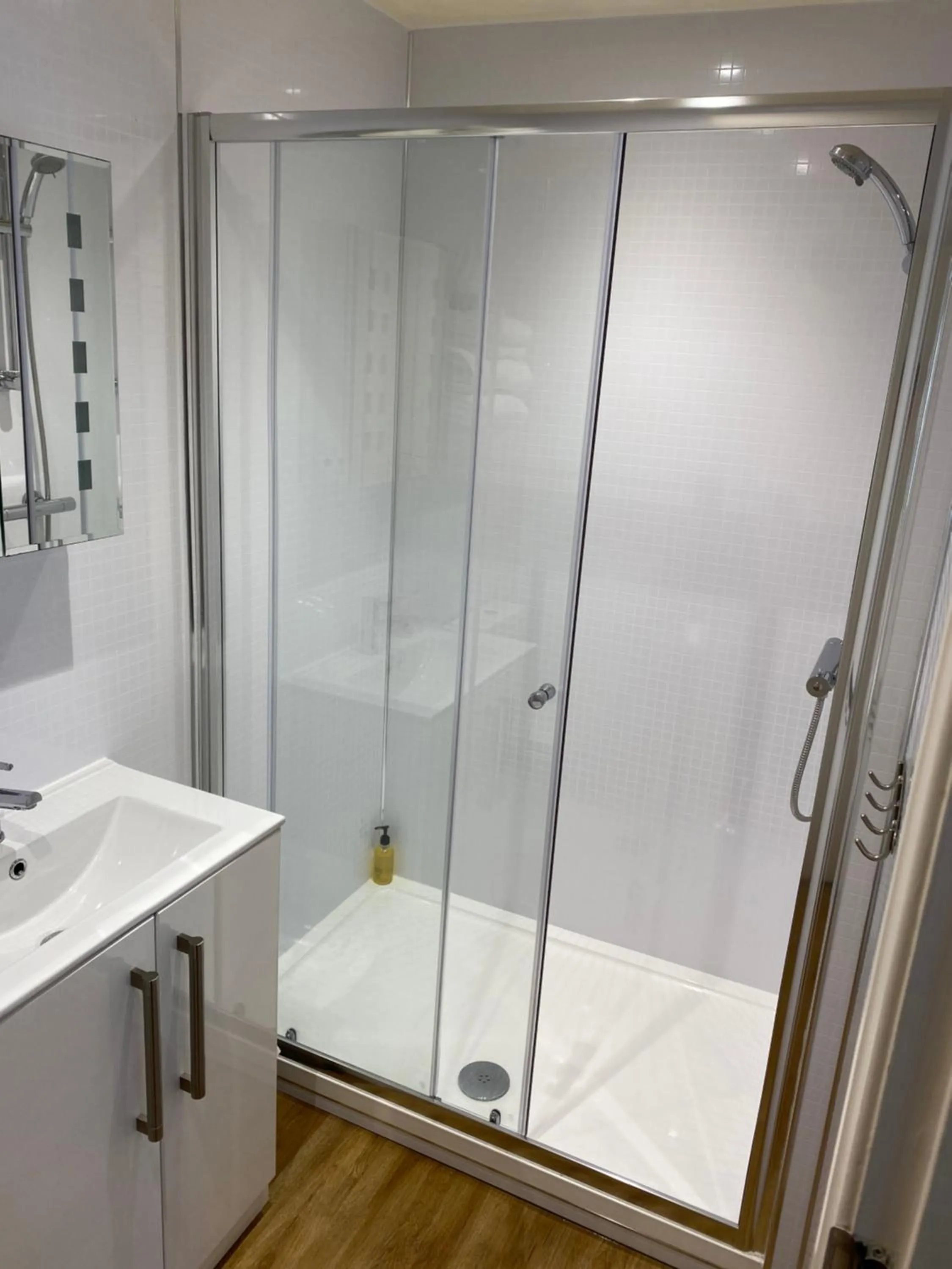 Single Room with Shower in The Fountain Hotel