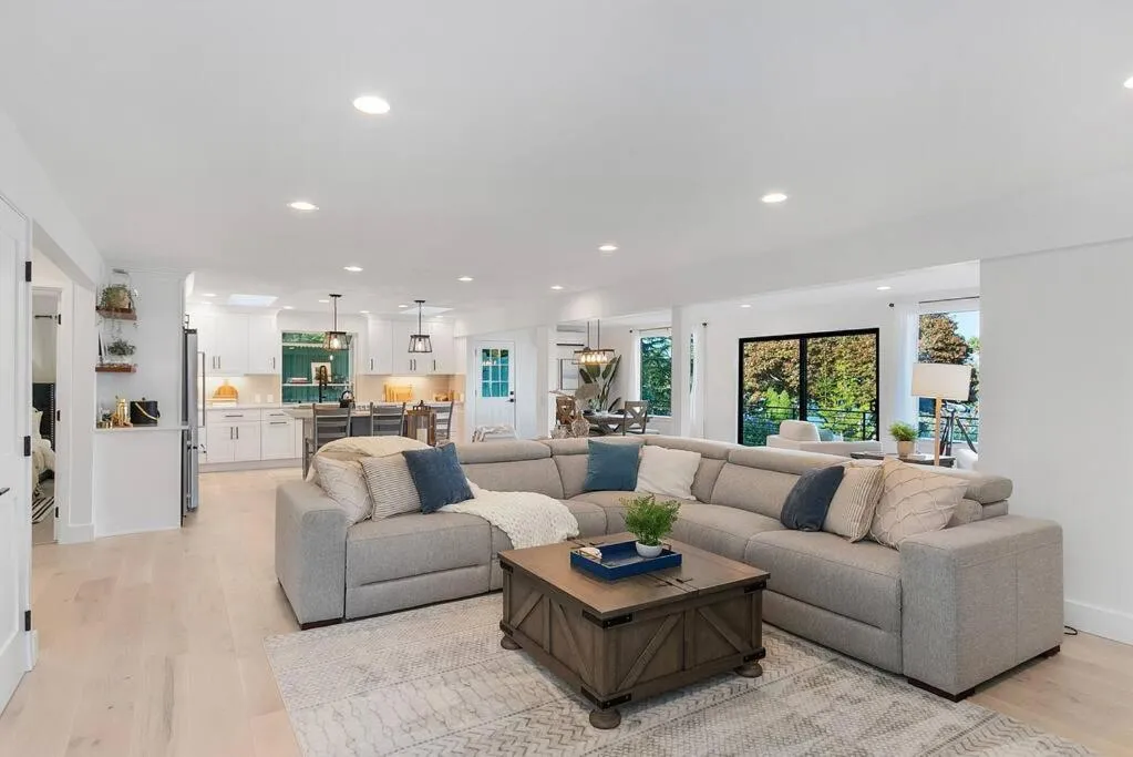 Views, Seclusion, Cozy Island Comfort