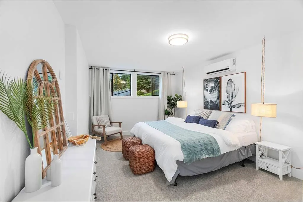 Bed in Views, Seclusion, Cozy Island Comfort