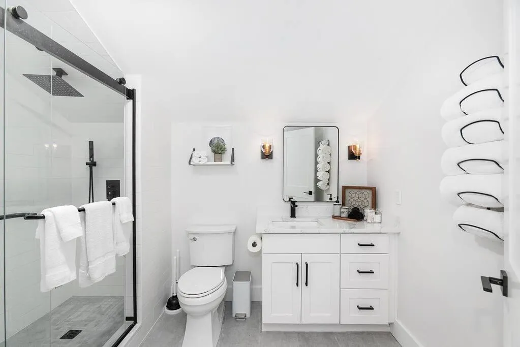 Views, Seclusion, Cozy Island Comfort