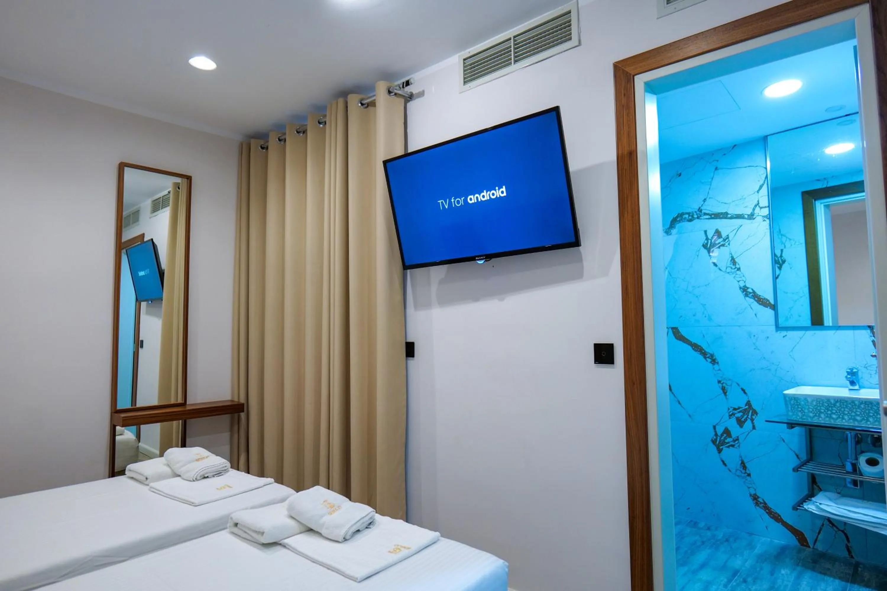 TV and multimedia in Hotel Semajo