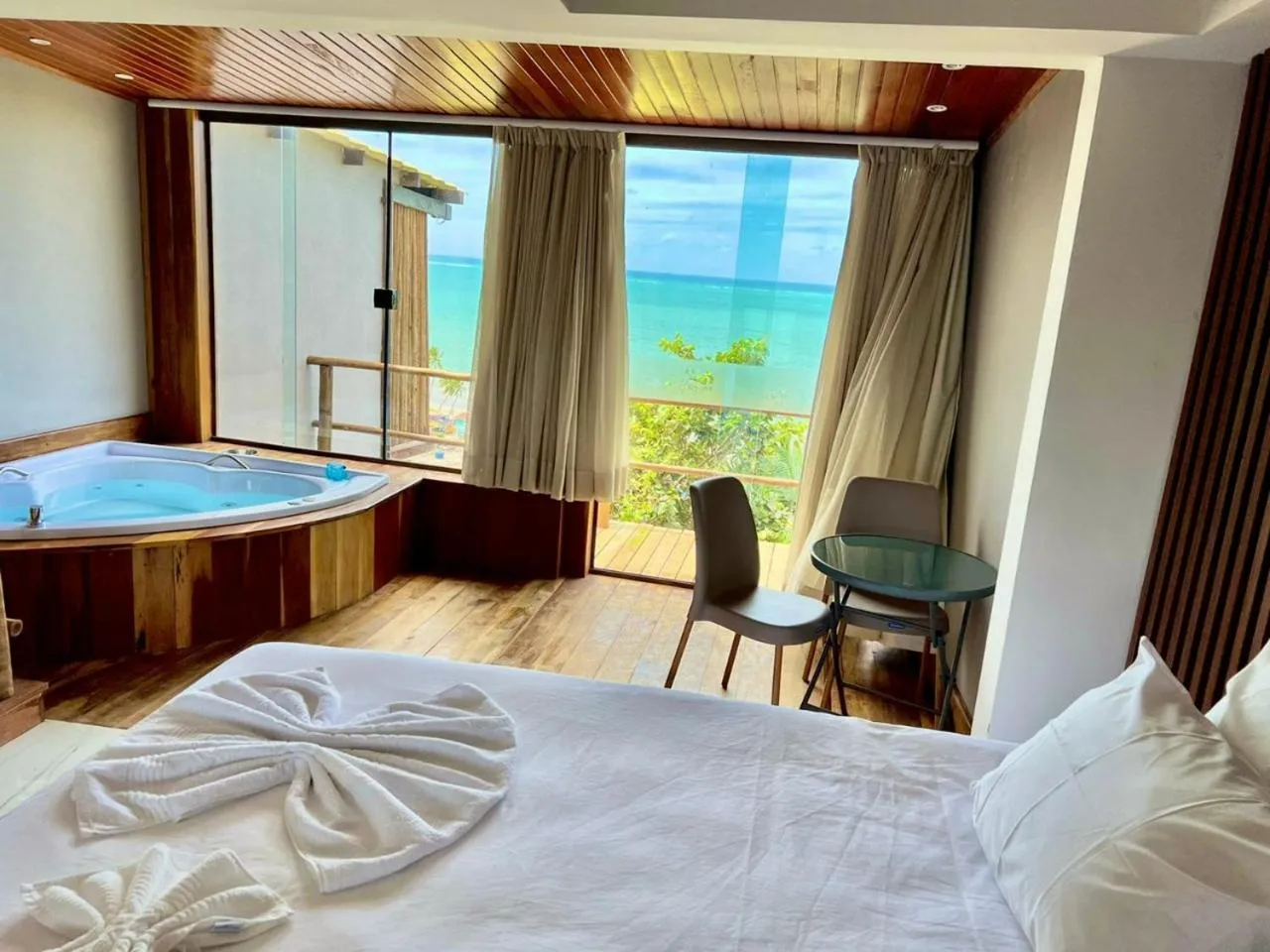 Hot Tub, Bed in Pousada Alto do Cruzeiro