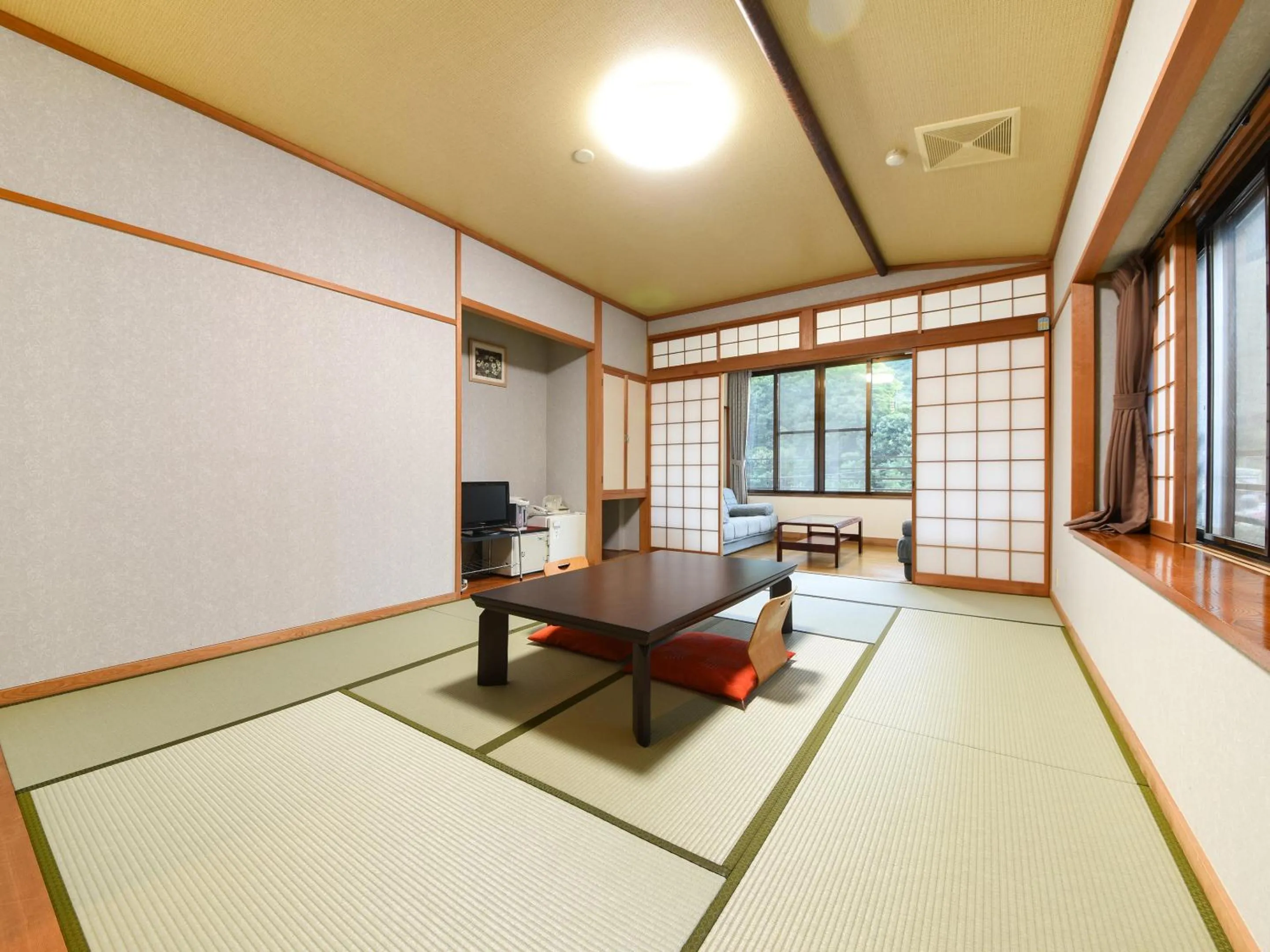 Photo of the whole room in Iwazonokan