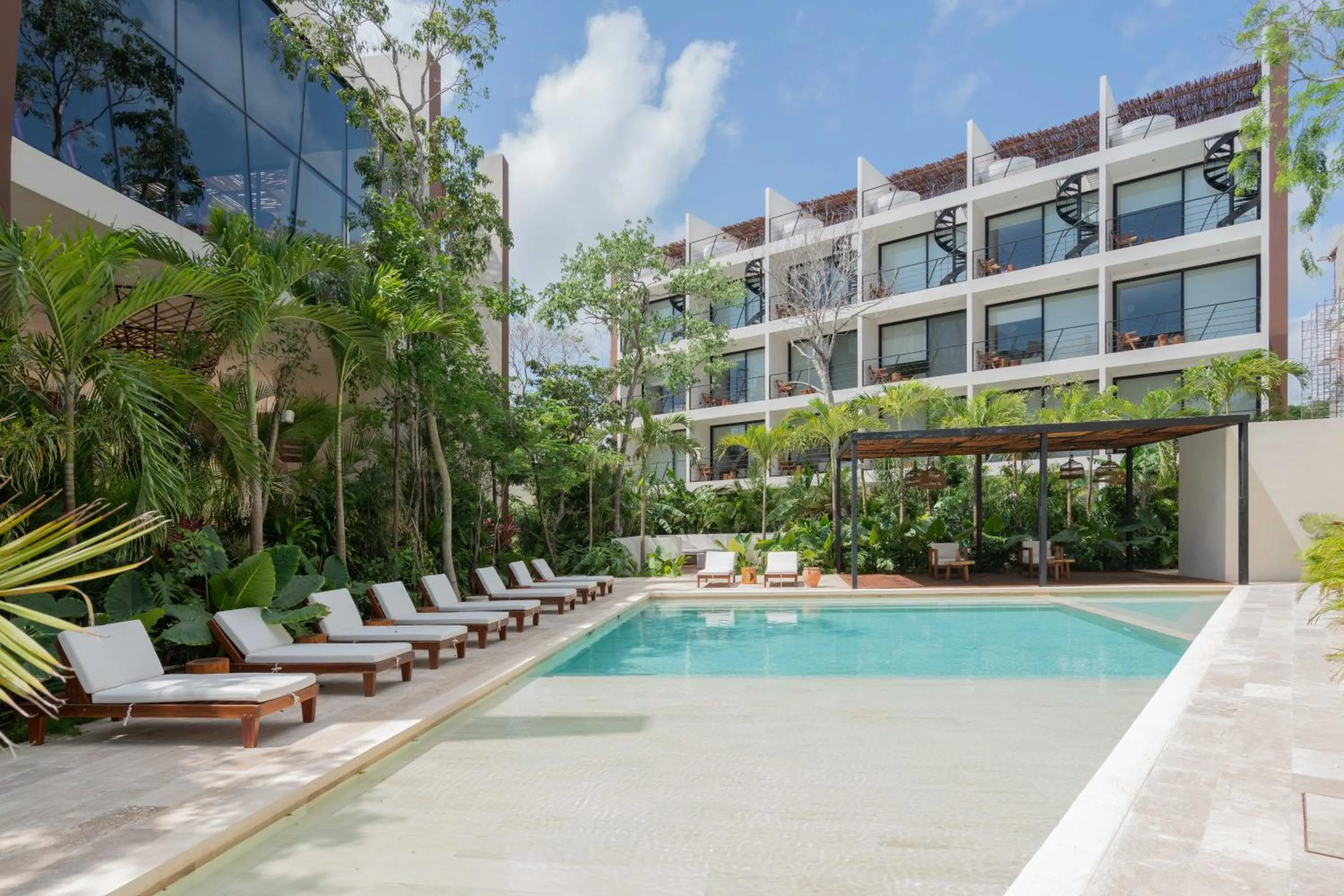 Swimming pool in Chaac