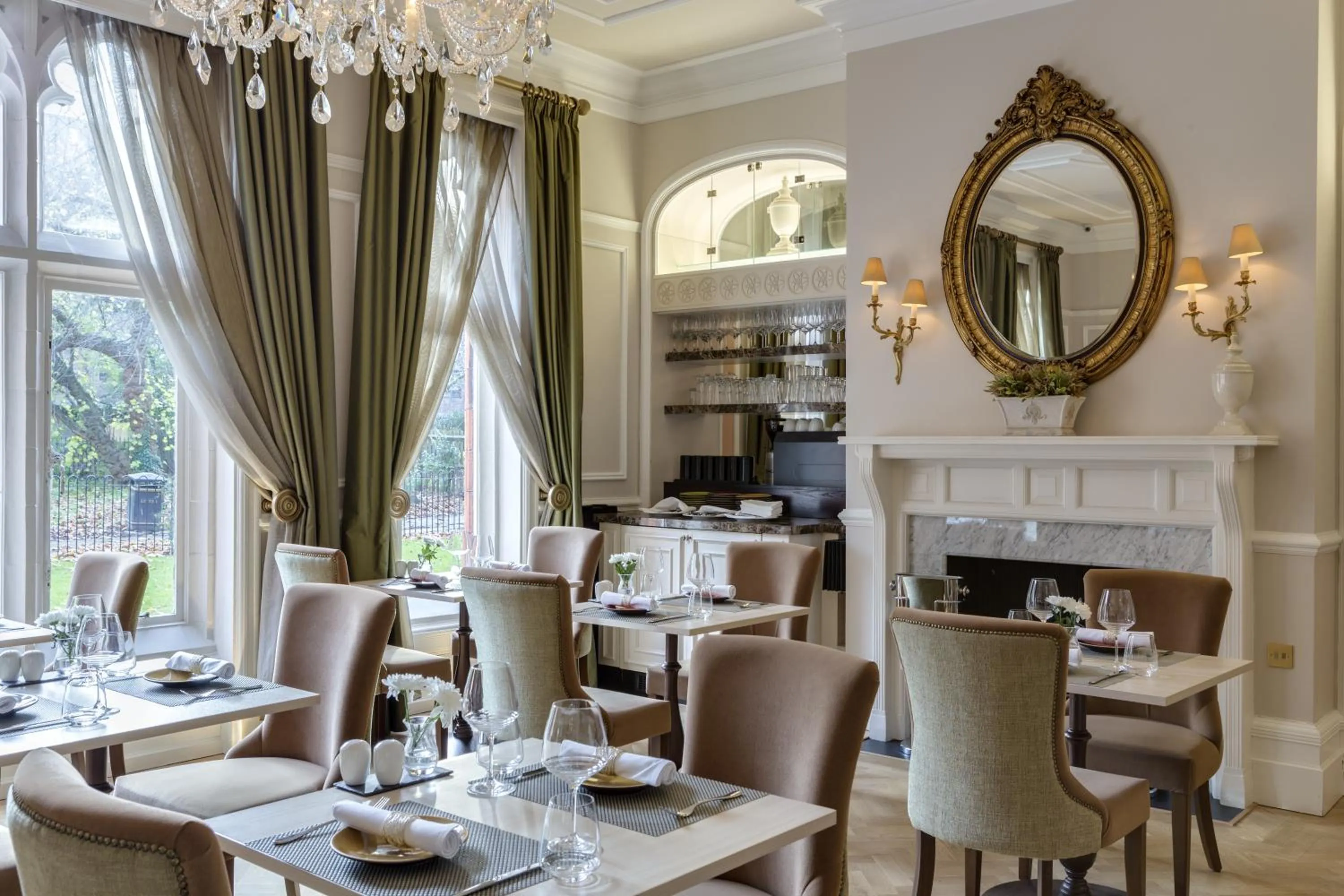 Restaurant/places to eat in St Paul's Hotel