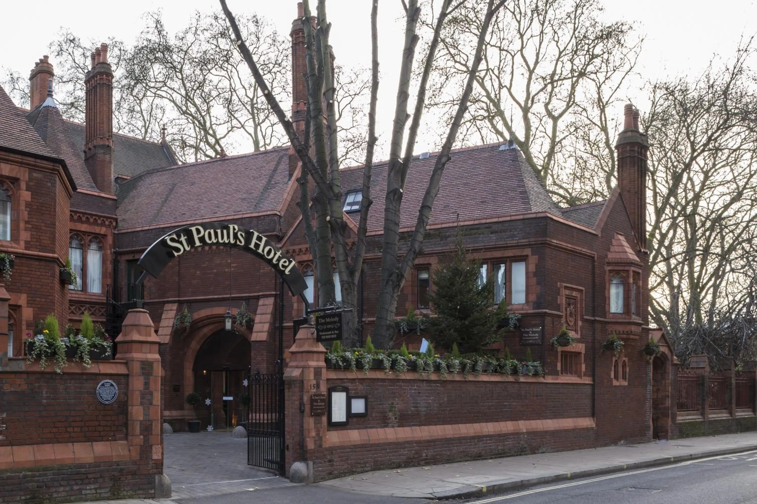 Facade/entrance in St Paul's Hotel