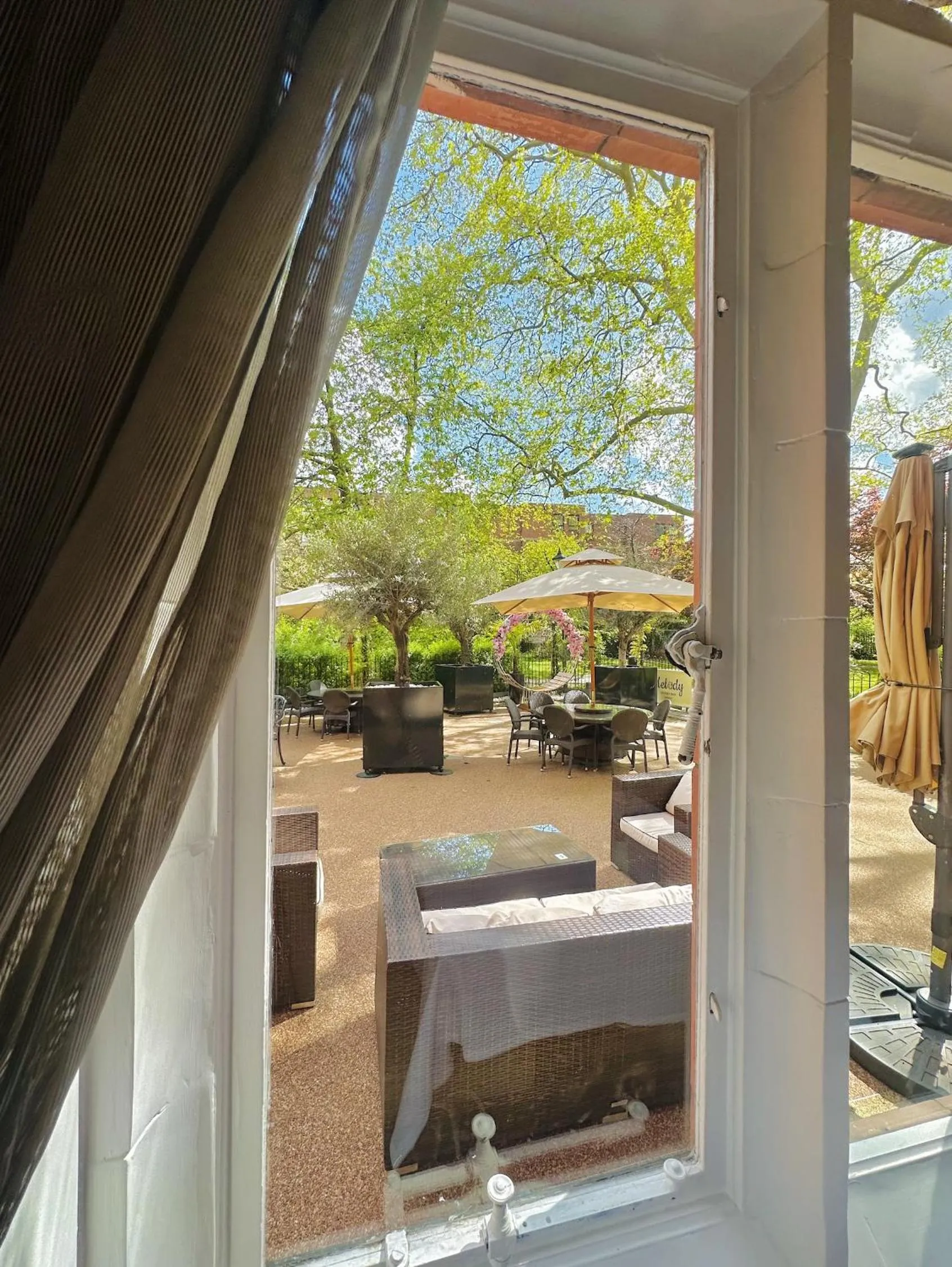 Restaurant/places to eat in St Paul's Hotel