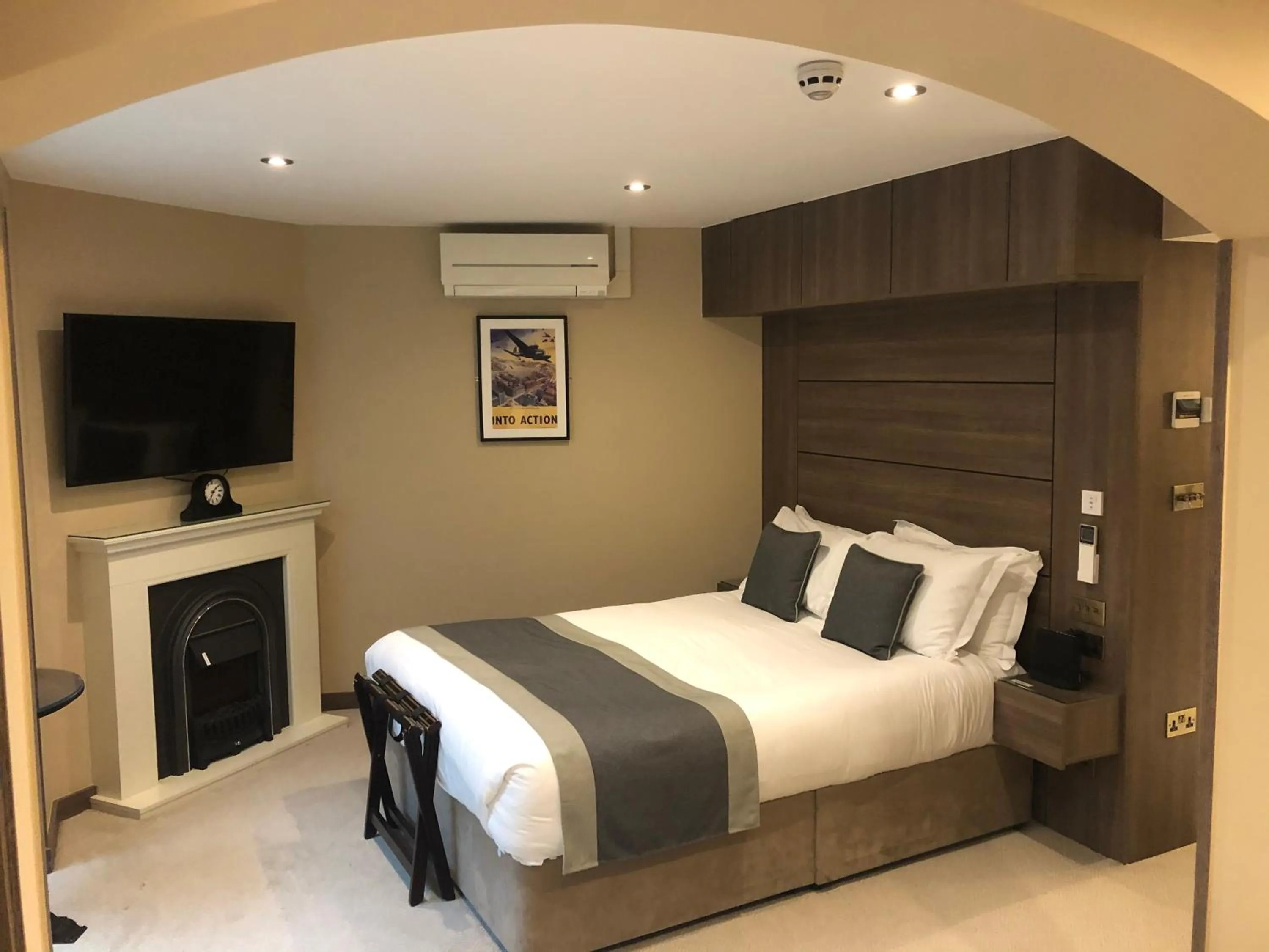 Bed in St Paul's Hotel