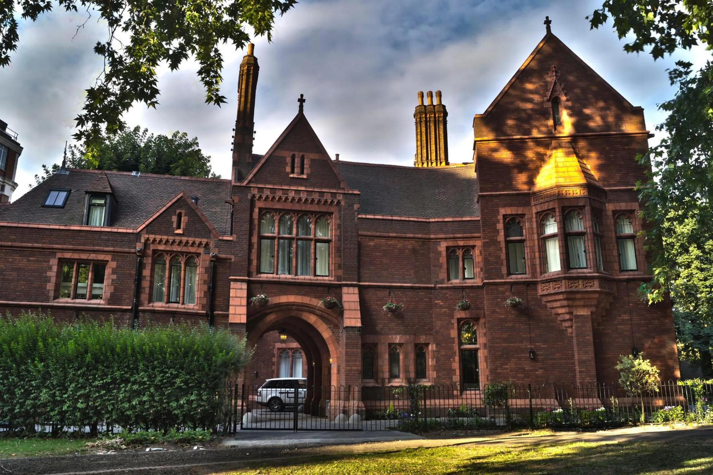 Facade/entrance in St Paul's Hotel