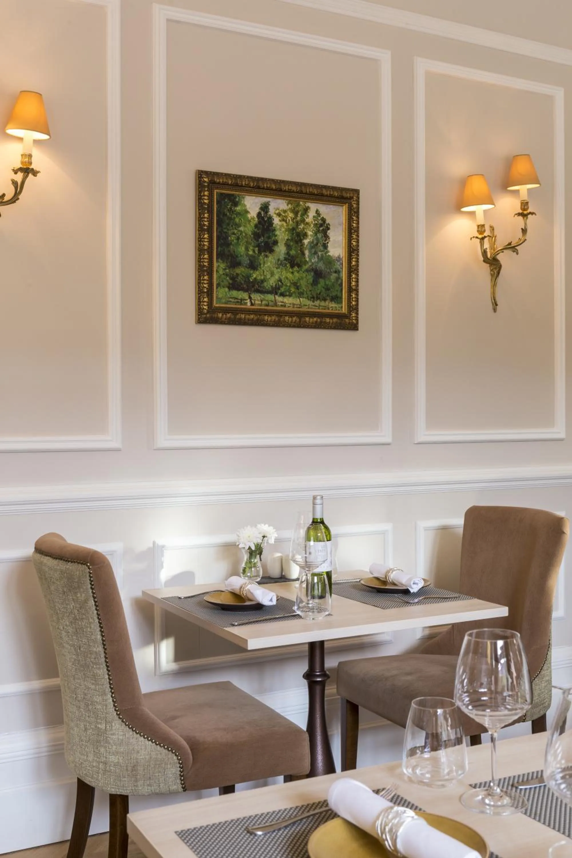 Restaurant/places to eat in St Paul's Hotel