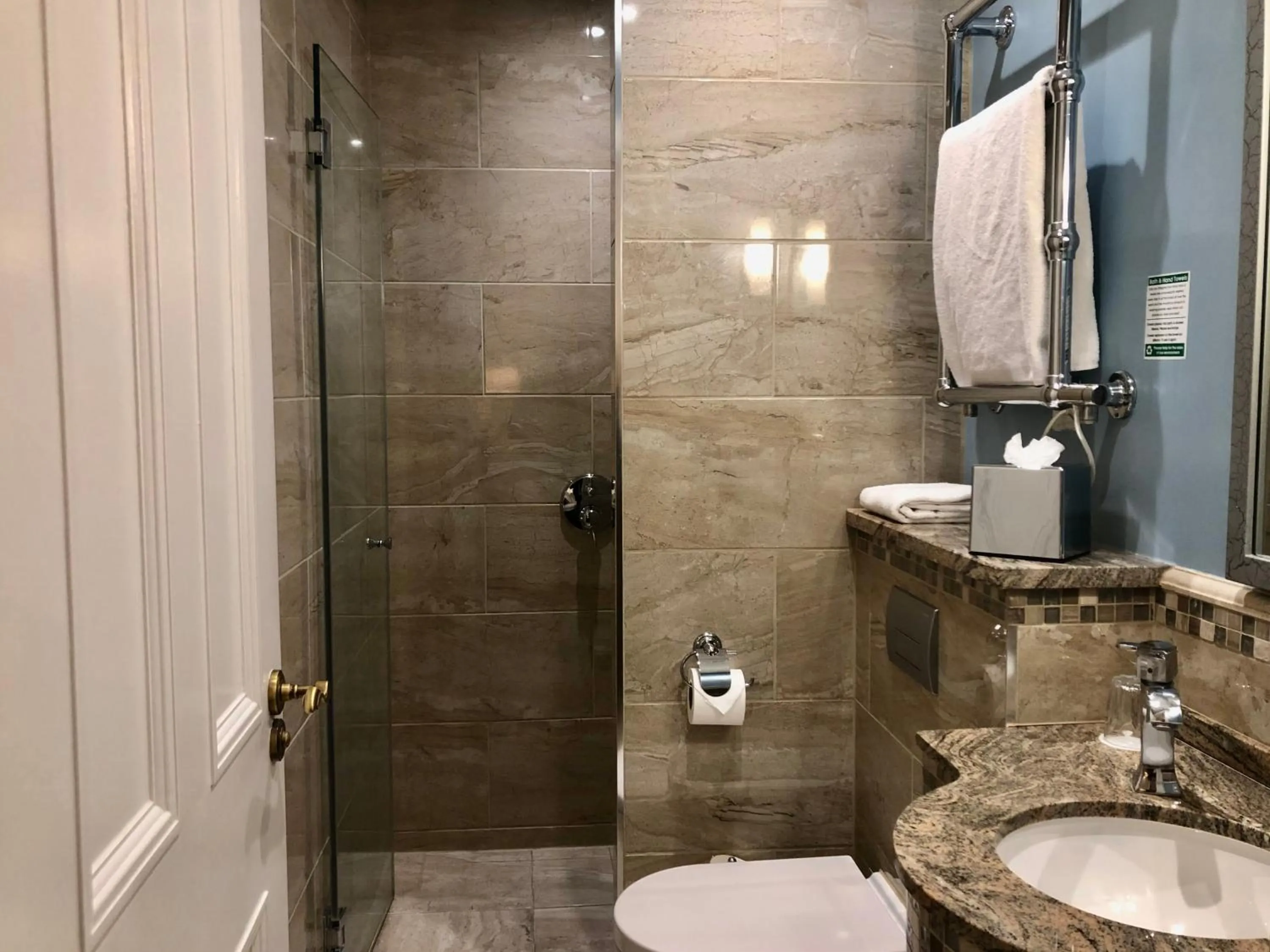 Bathroom in St Paul's Hotel