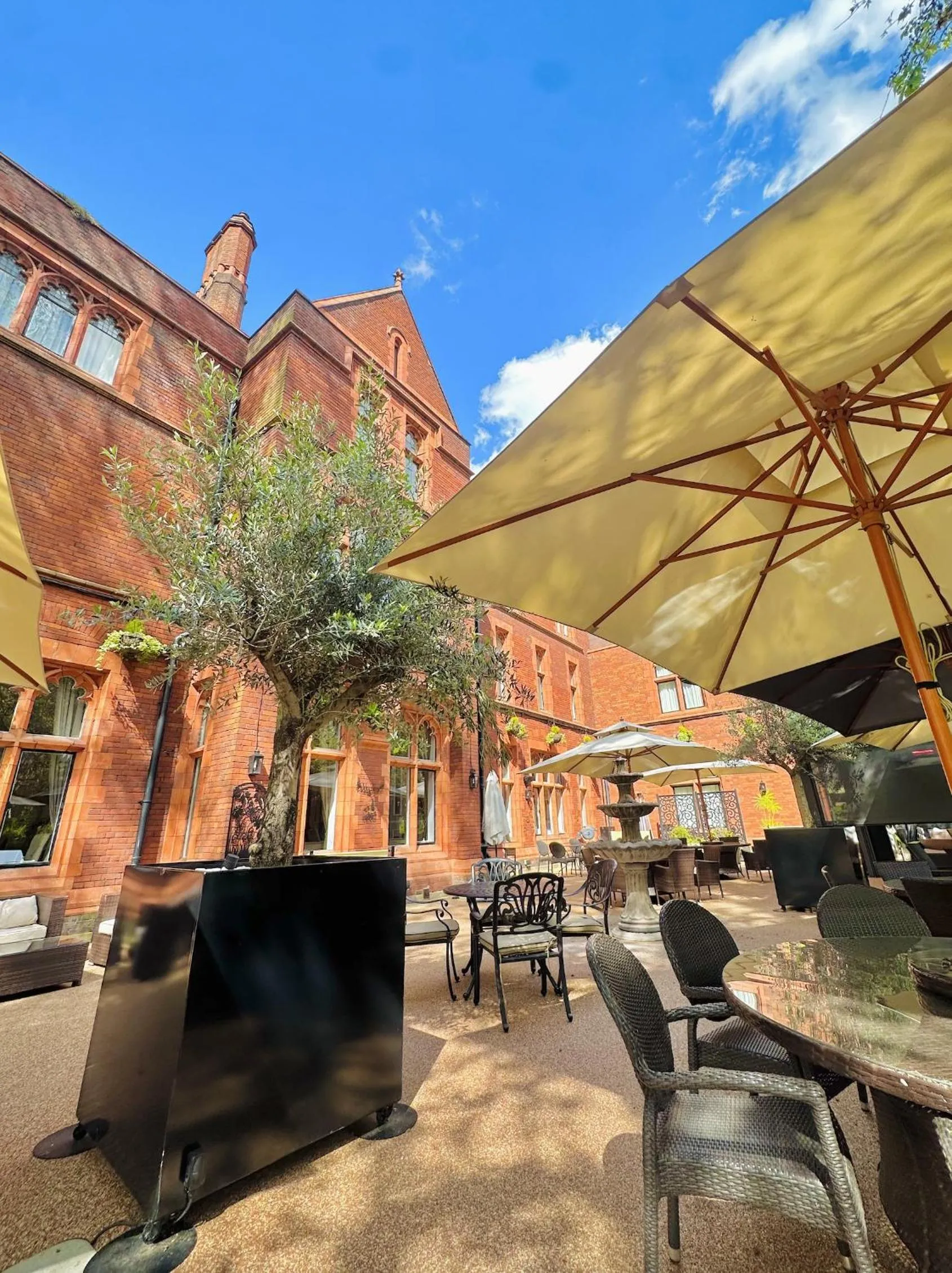 Patio in St Paul's Hotel