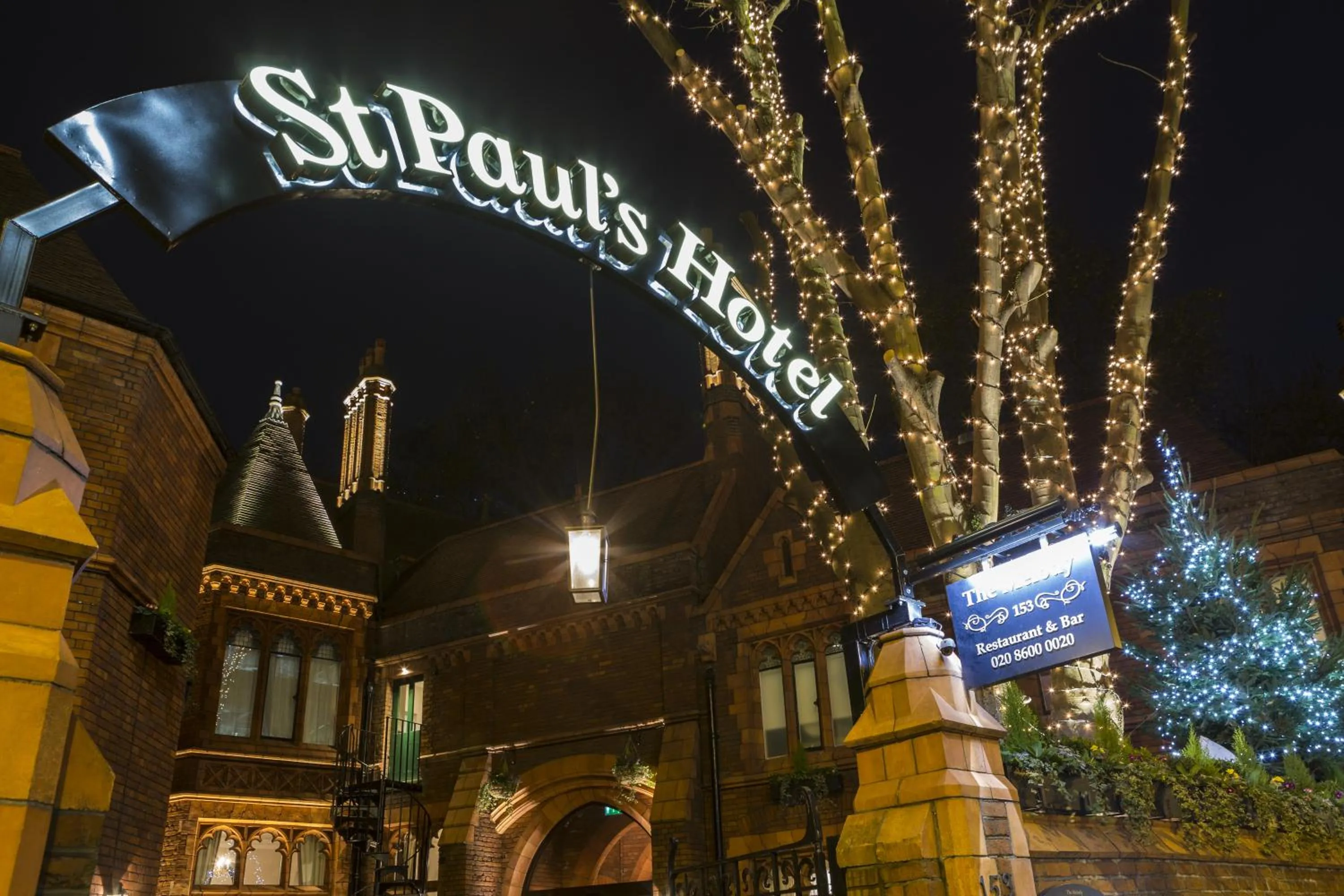 Facade/entrance in St Paul's Hotel