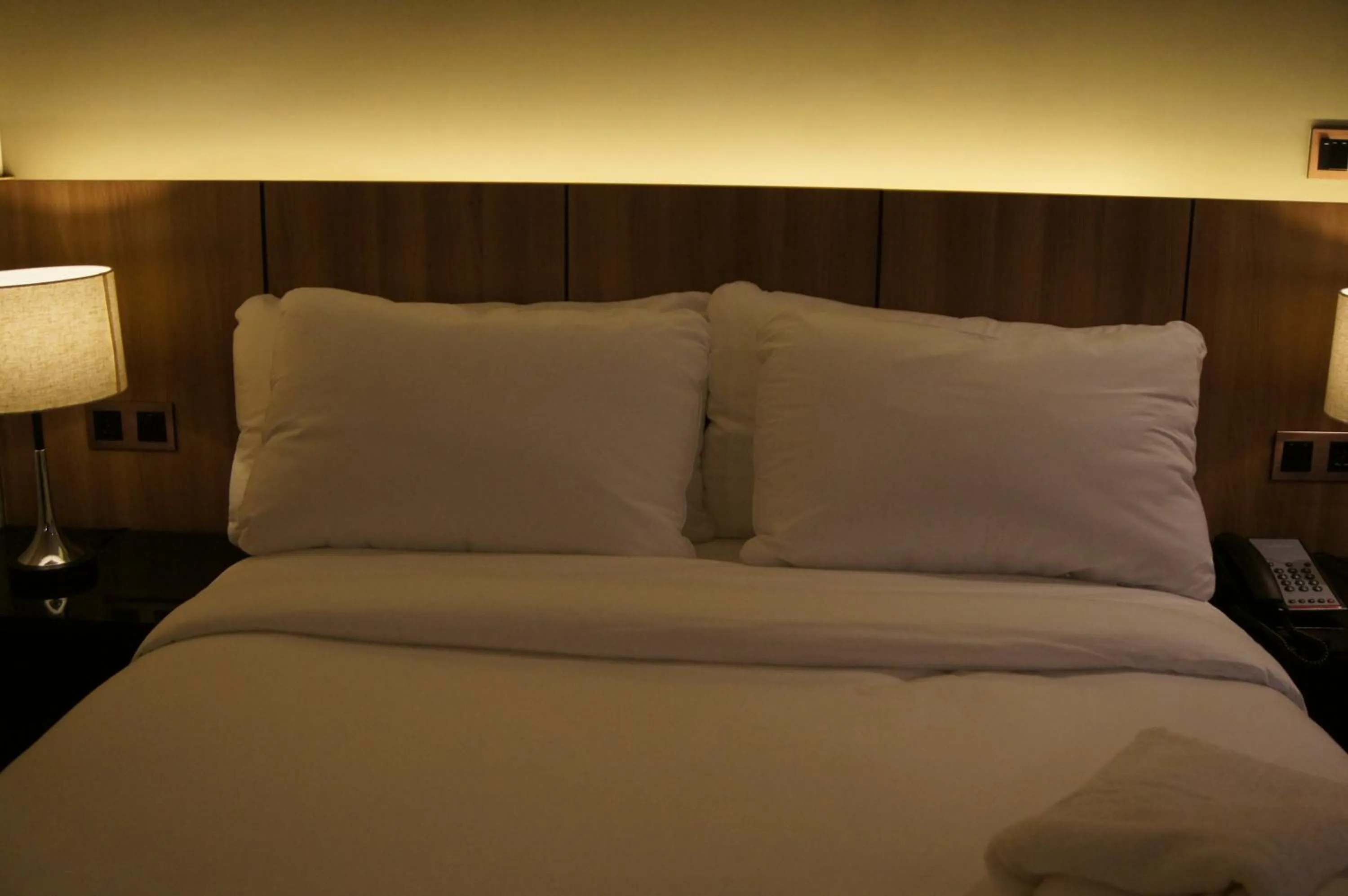 Bedroom, Bed in The Maximilian Hotel