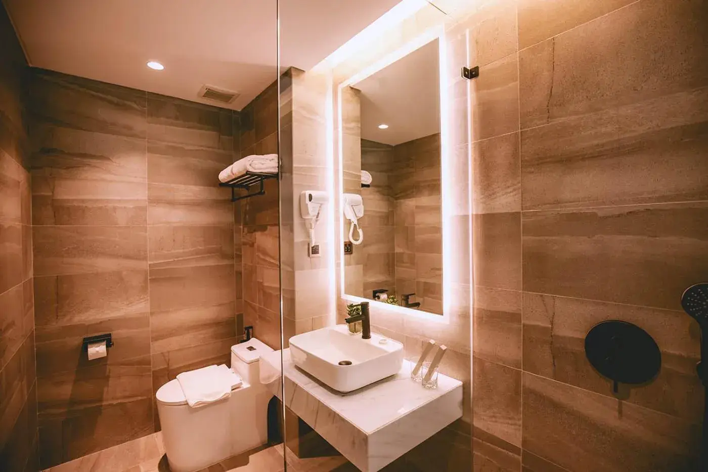 Superior Queen Room in The Maximilian Hotel Superior Queen Room in The Maximilian Hotel