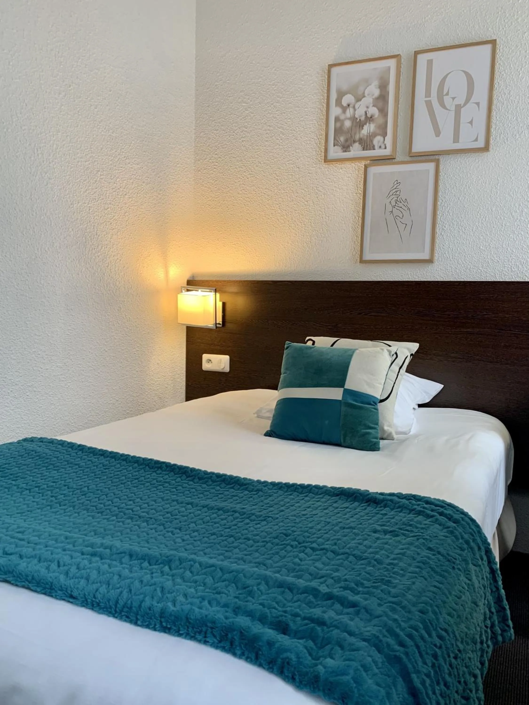 Bedroom, Bed in Ambassadeur Hotel - Cherbourg Port de Plaisance