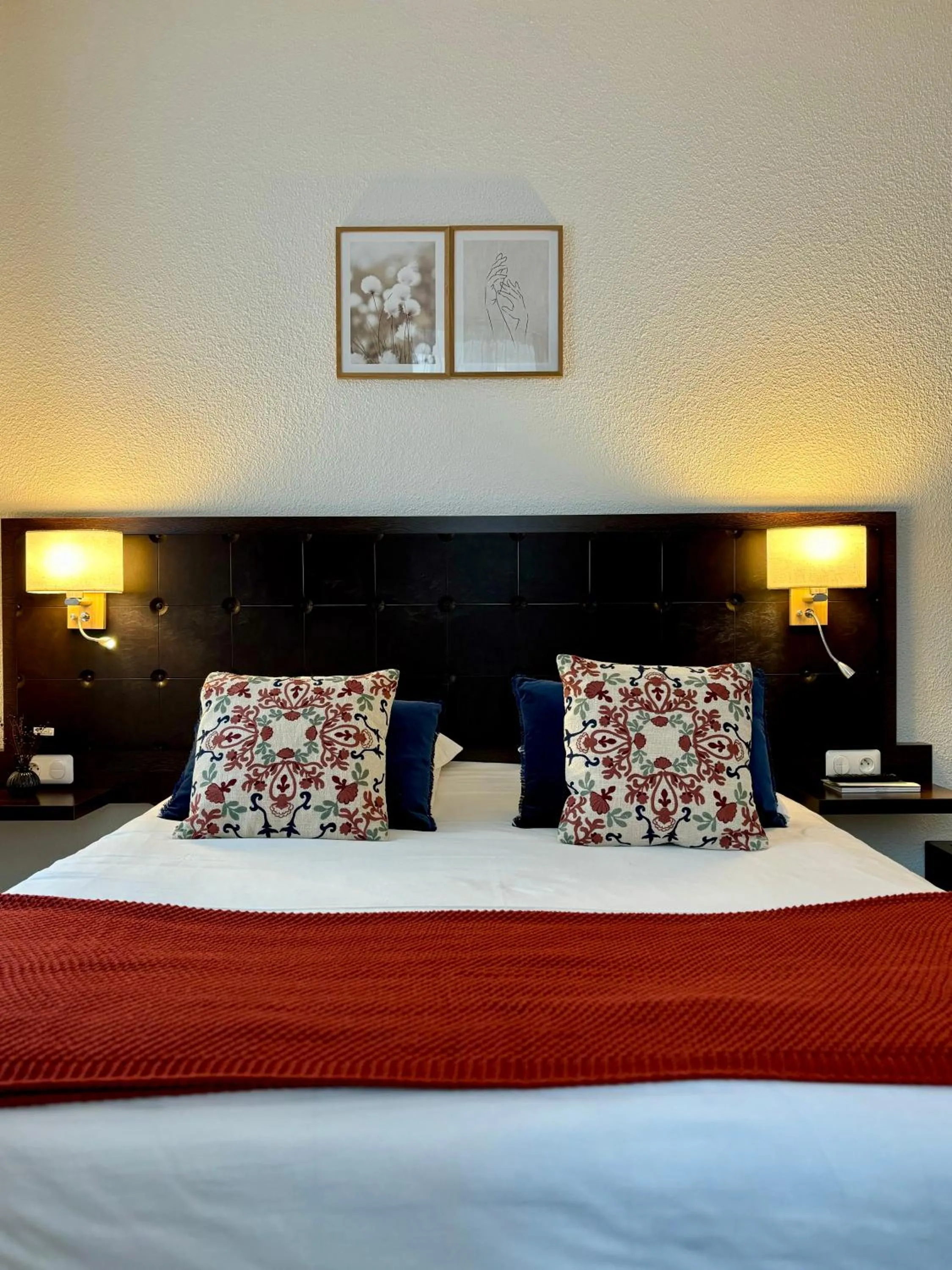 Property building, Bed in Ambassadeur Hotel - Cherbourg Port de Plaisance