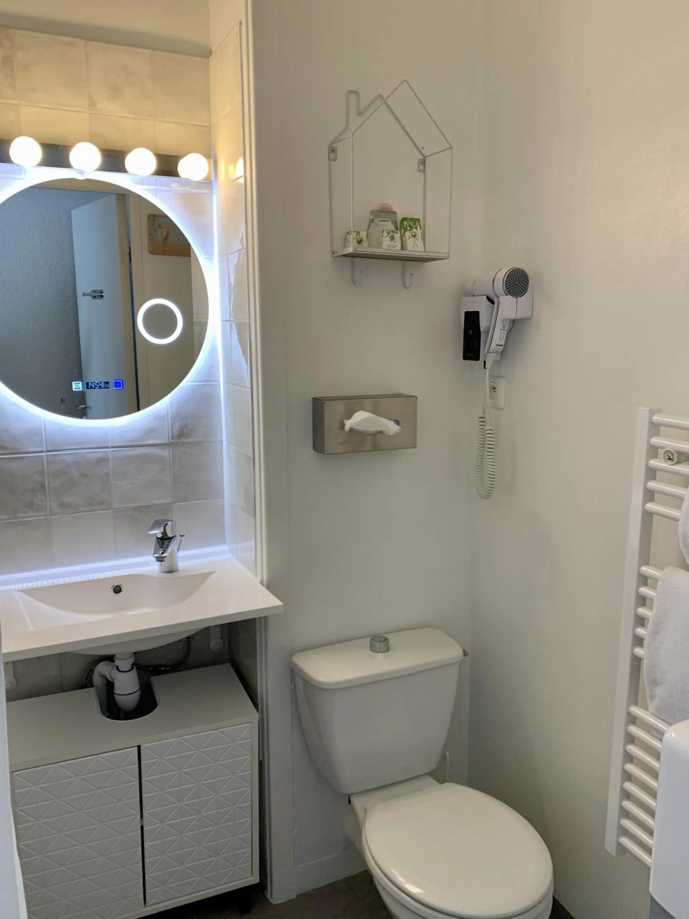 Bathroom in Ambassadeur Hotel - Cherbourg Port de Plaisance