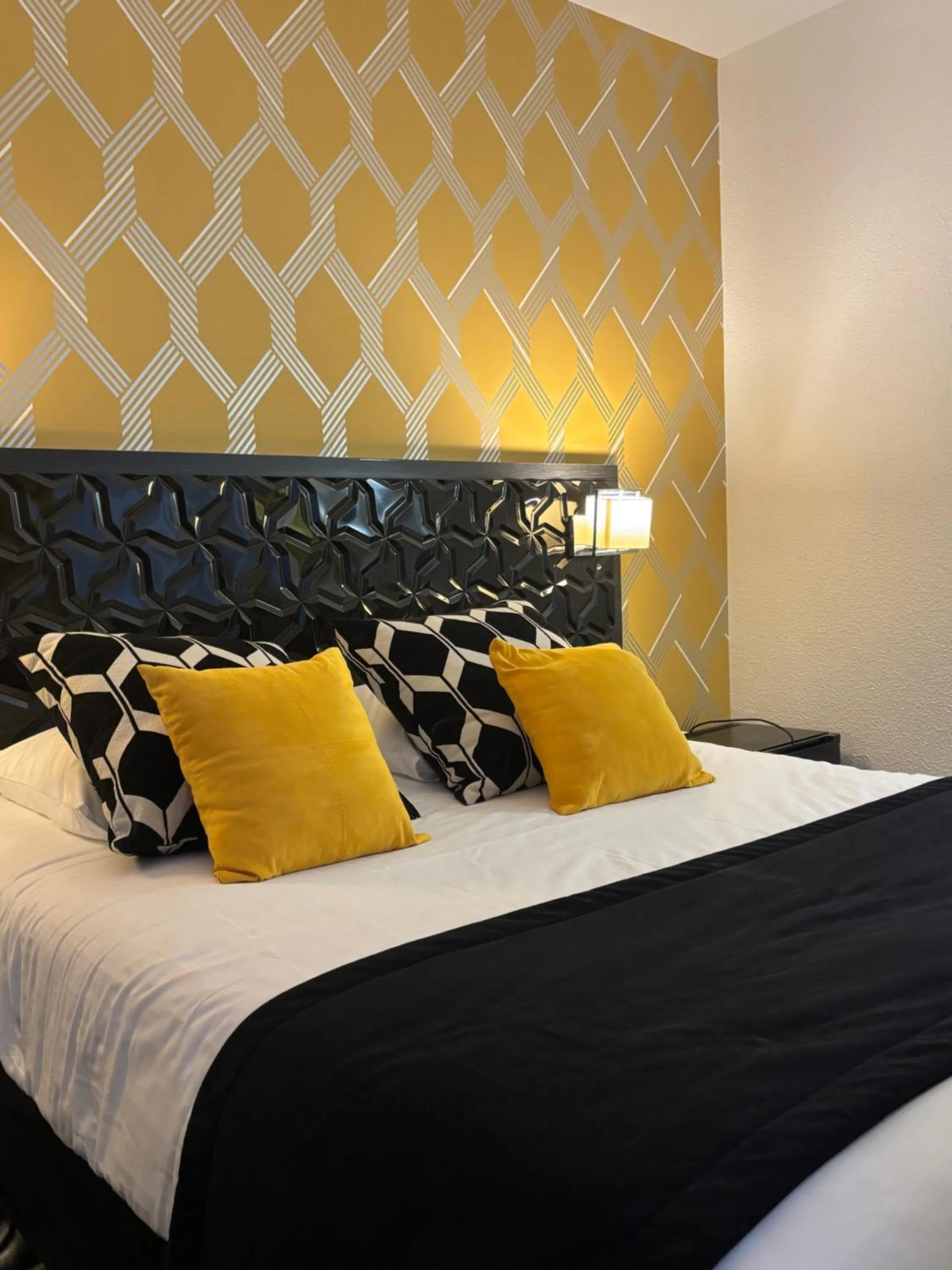 Bedroom, Bed in Ambassadeur Hotel - Cherbourg Port de Plaisance