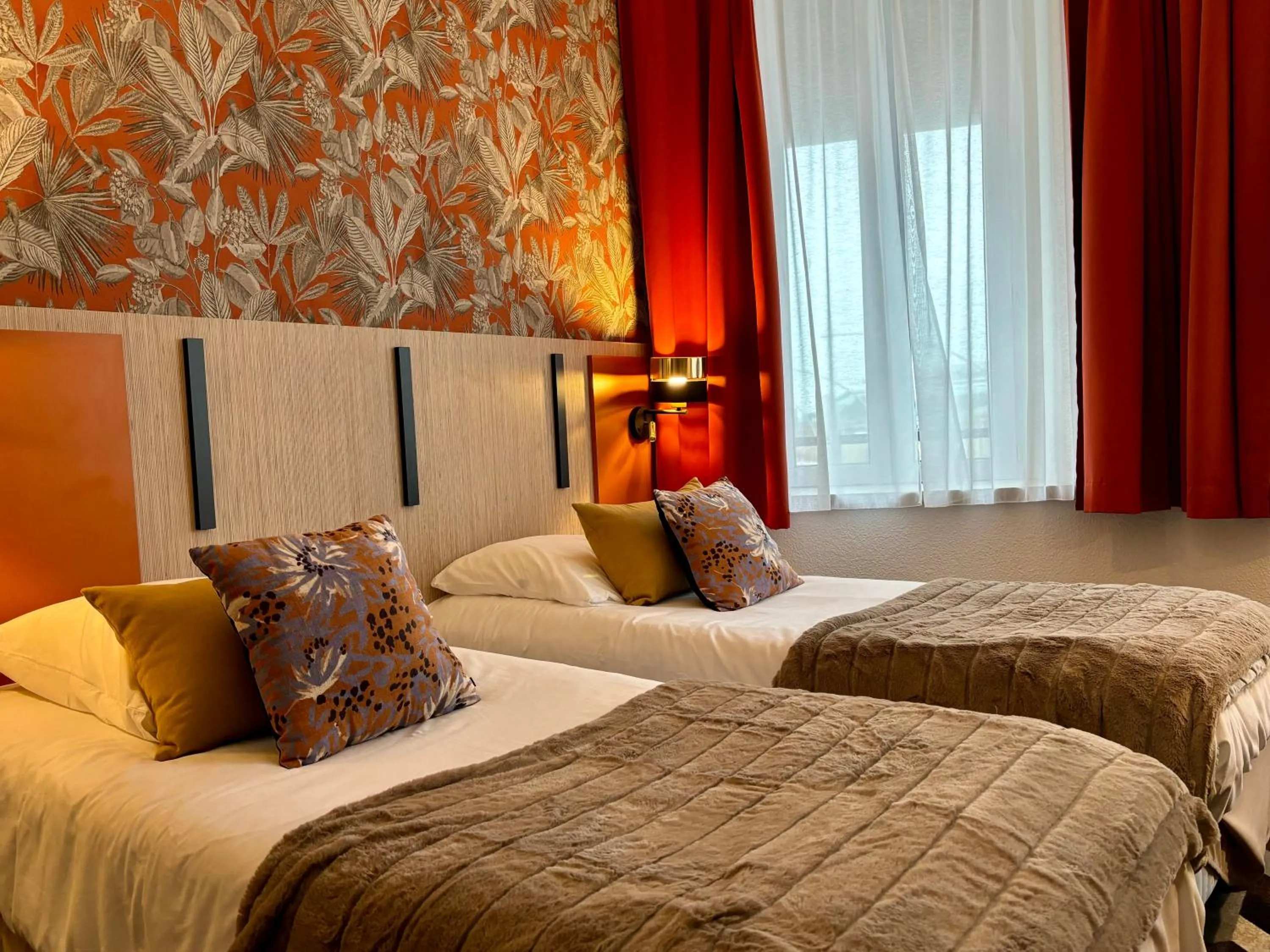 Bedroom, Bed in Ambassadeur Hotel - Cherbourg Port de Plaisance