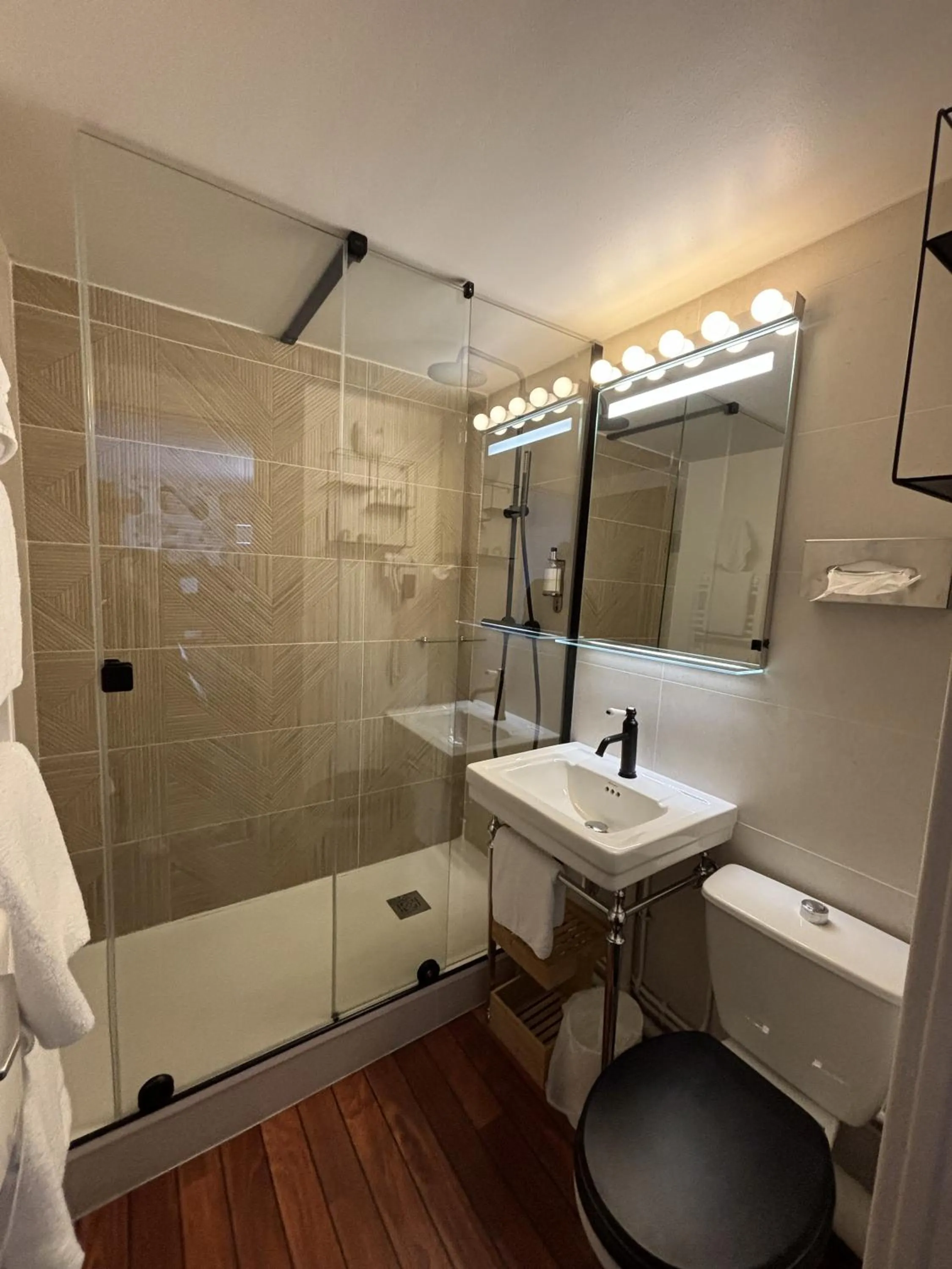 Bathroom in Ambassadeur Hotel - Cherbourg Port de Plaisance