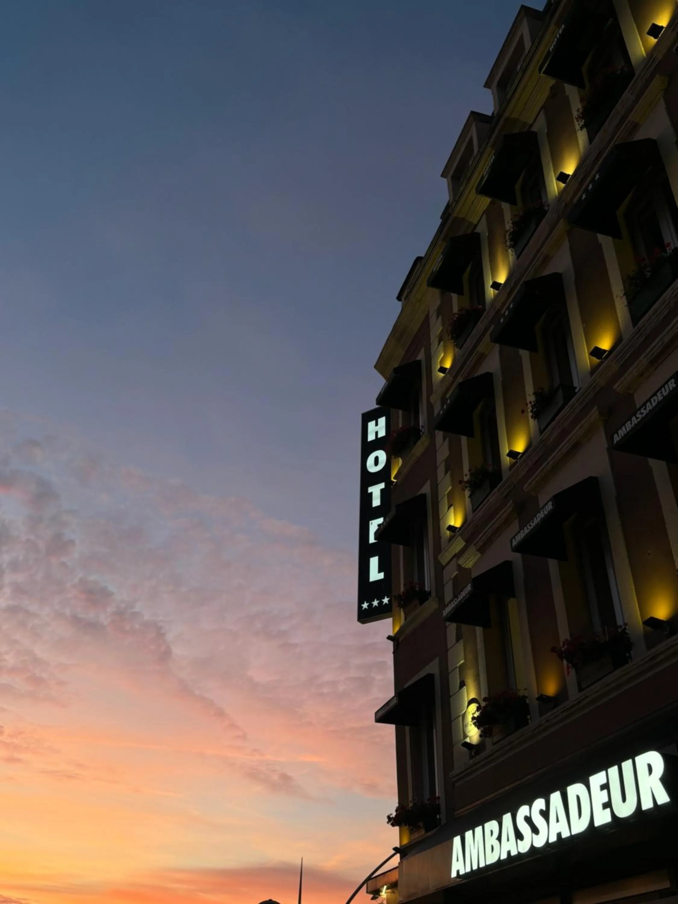 Property building in Ambassadeur Hotel - Cherbourg Port de Plaisance