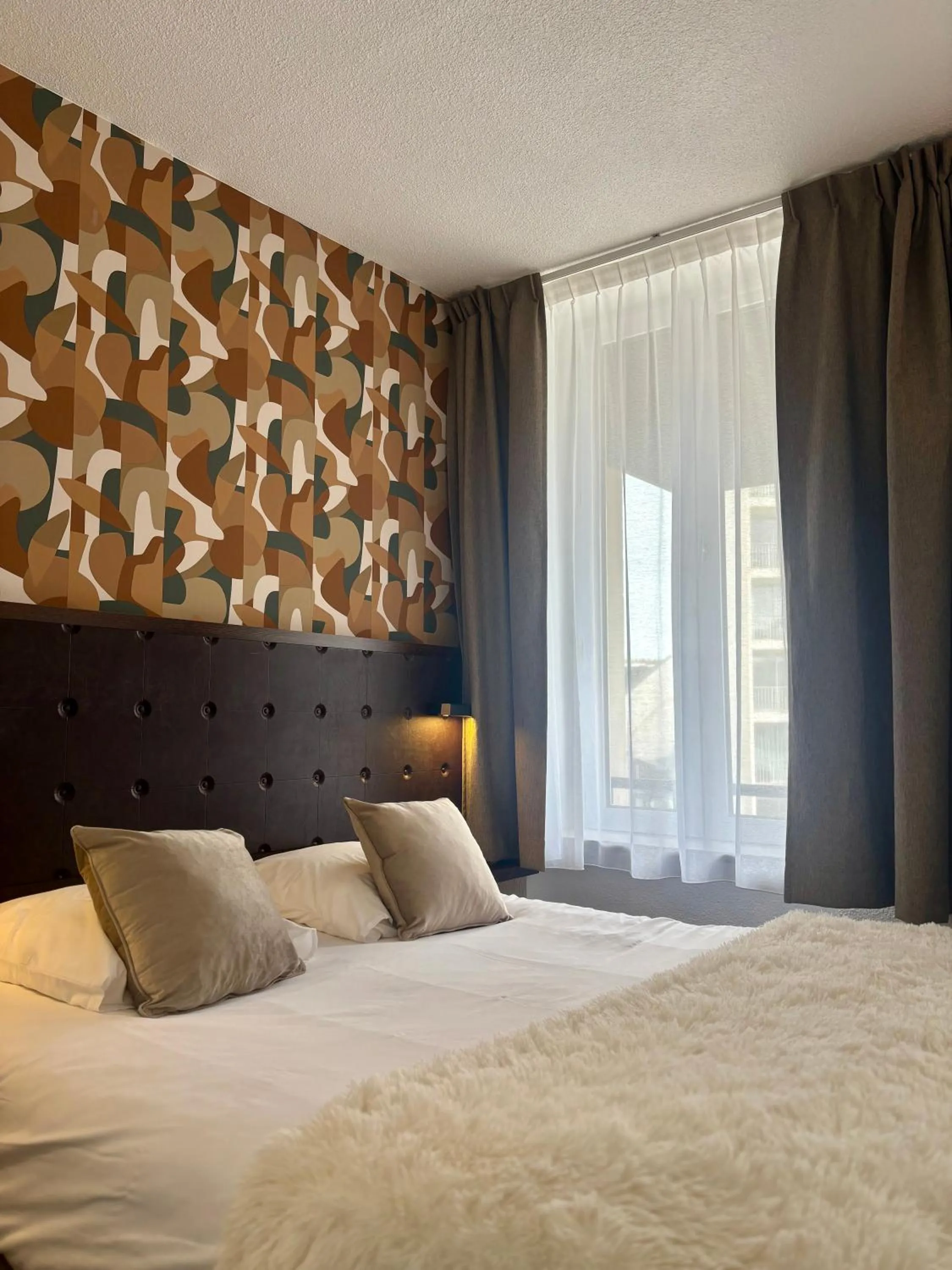 Bedroom, Bed in Ambassadeur Hotel - Cherbourg Port de Plaisance