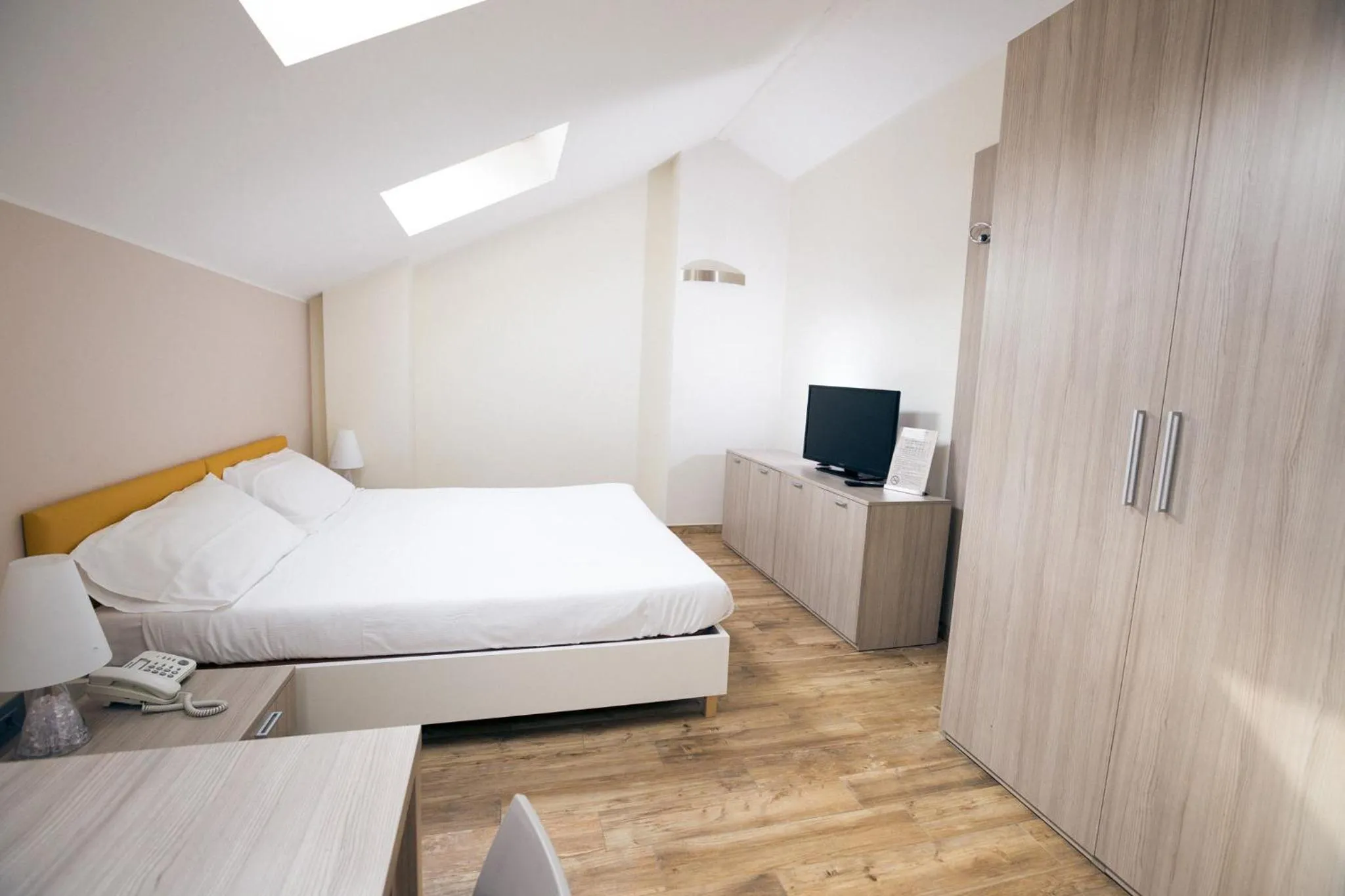 Photo of the whole room, Bed in Amalia Bakery Home