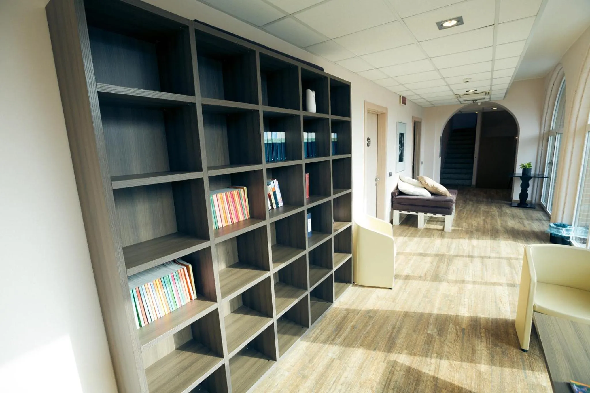 Library in Amalia Bakery Home